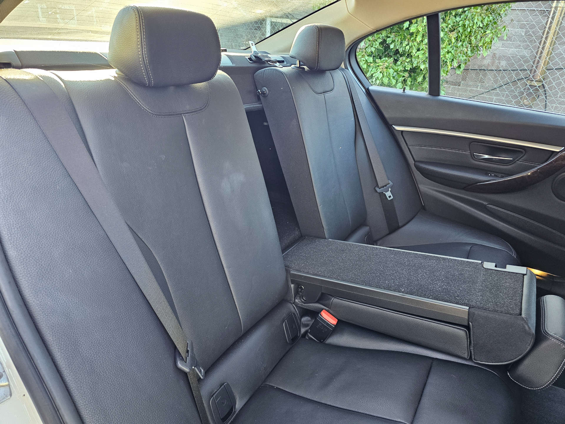 BMW 3 SERIES 1.5 318i Luxury Auto Euro 6 (s/s) 4dr #16