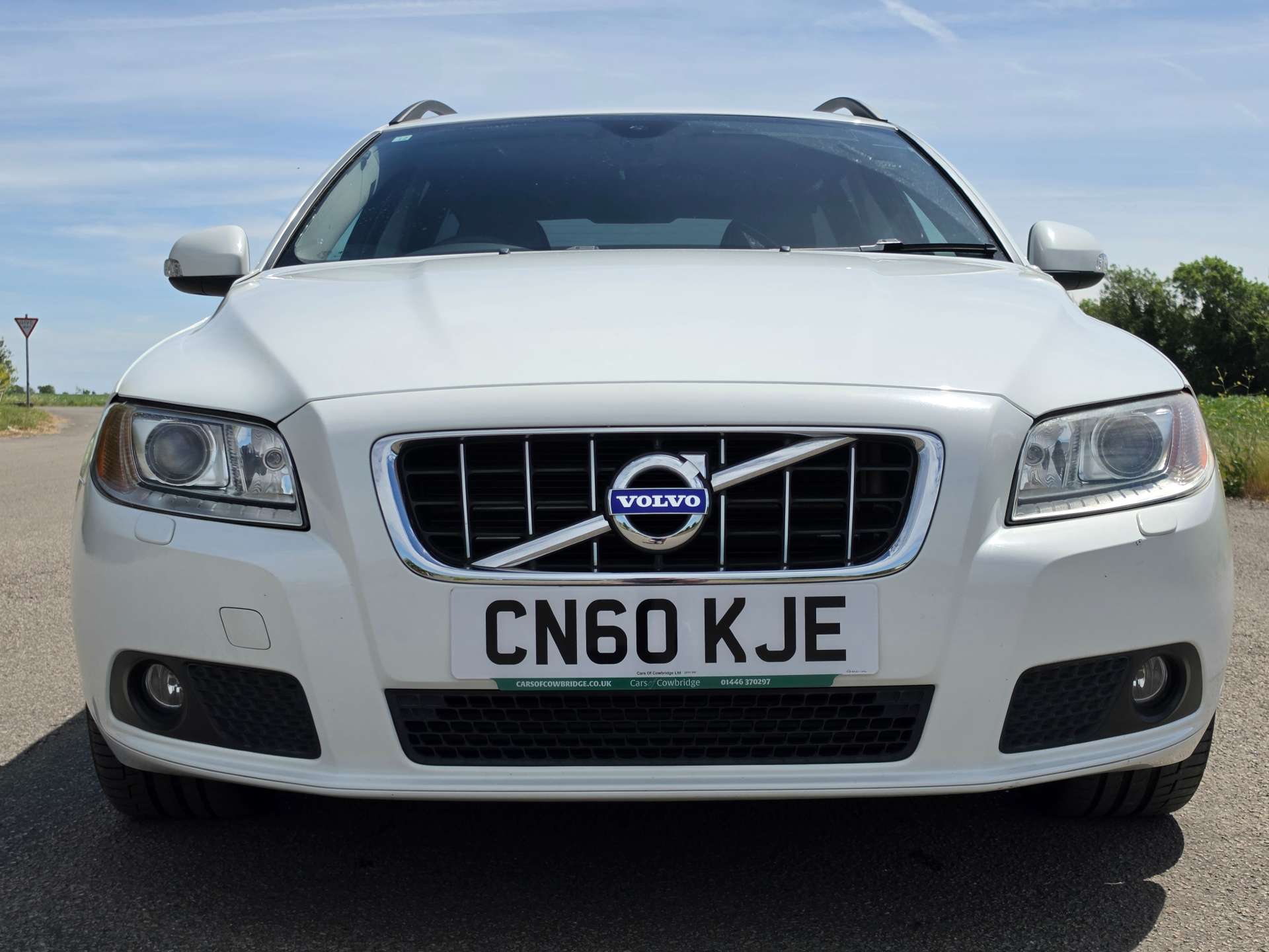 VOLVO V70 2.5T SE Lux Geartronic Euro 5 5dr #2