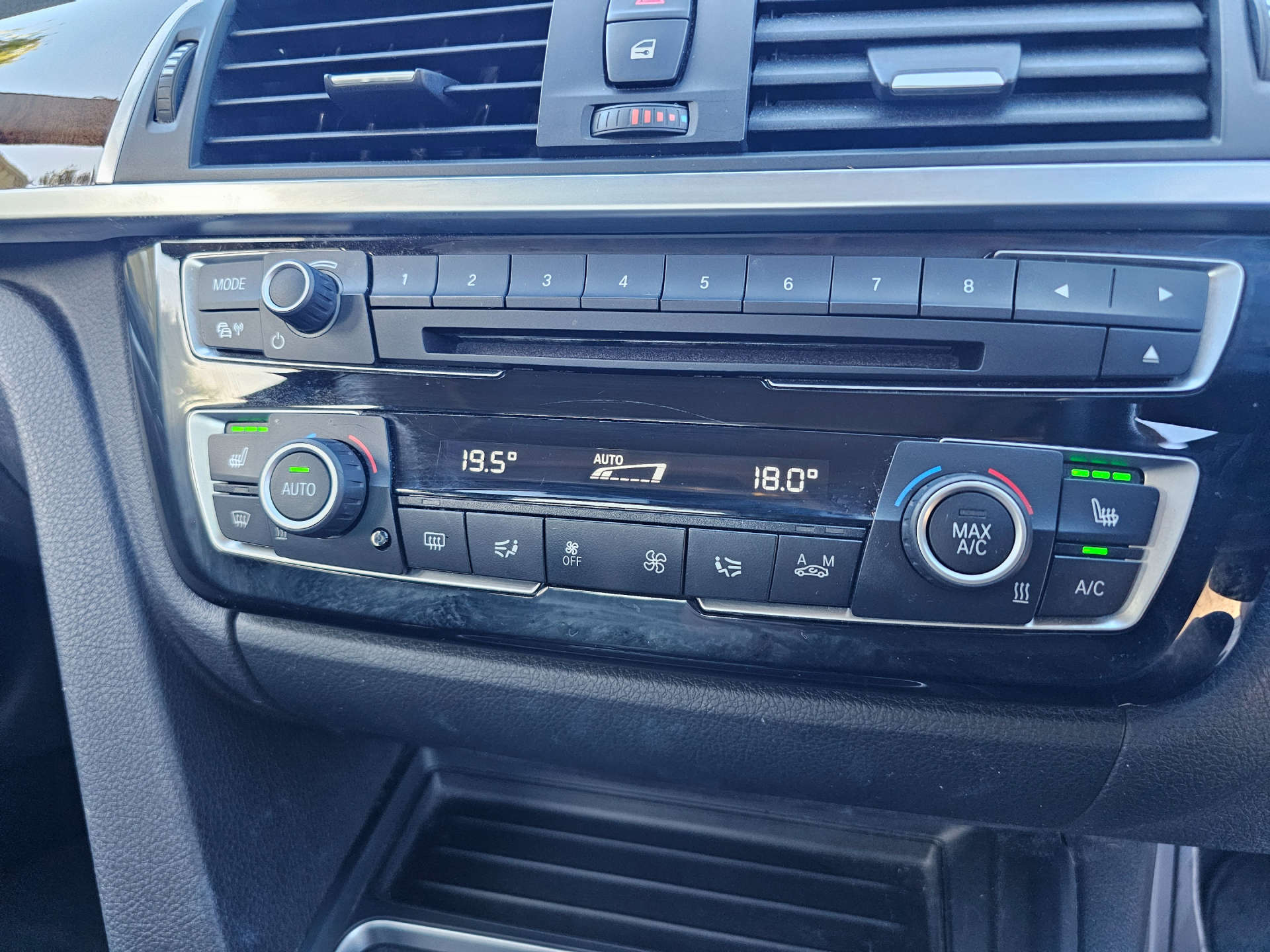 BMW 3 SERIES 1.5 318i Luxury Auto Euro 6 (s/s) 4dr #22