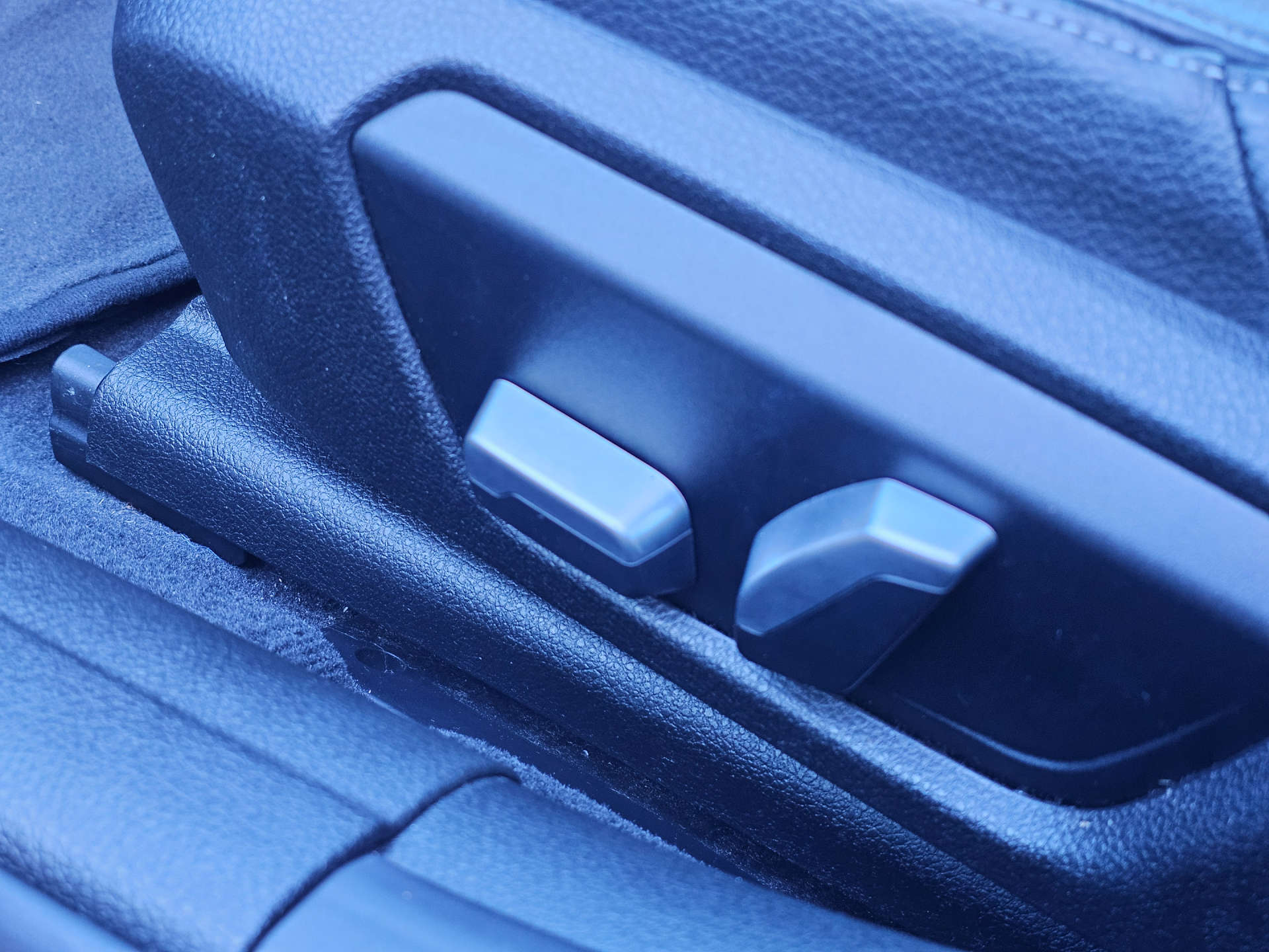 BMW 3 SERIES 1.5 318i Luxury Auto Euro 6 (s/s) 4dr #24