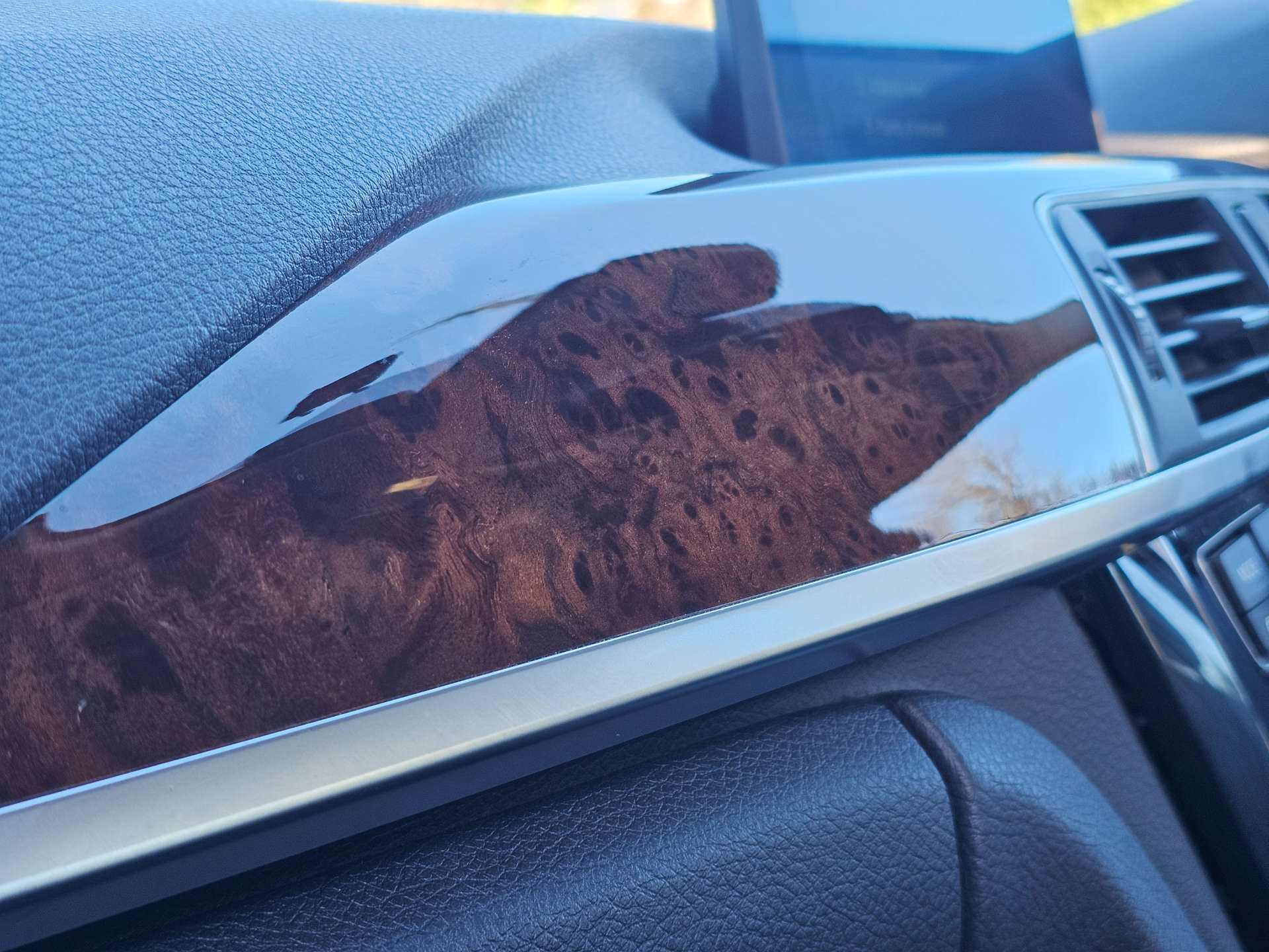 BMW 3 SERIES 1.5 318i Luxury Auto Euro 6 (s/s) 4dr #27