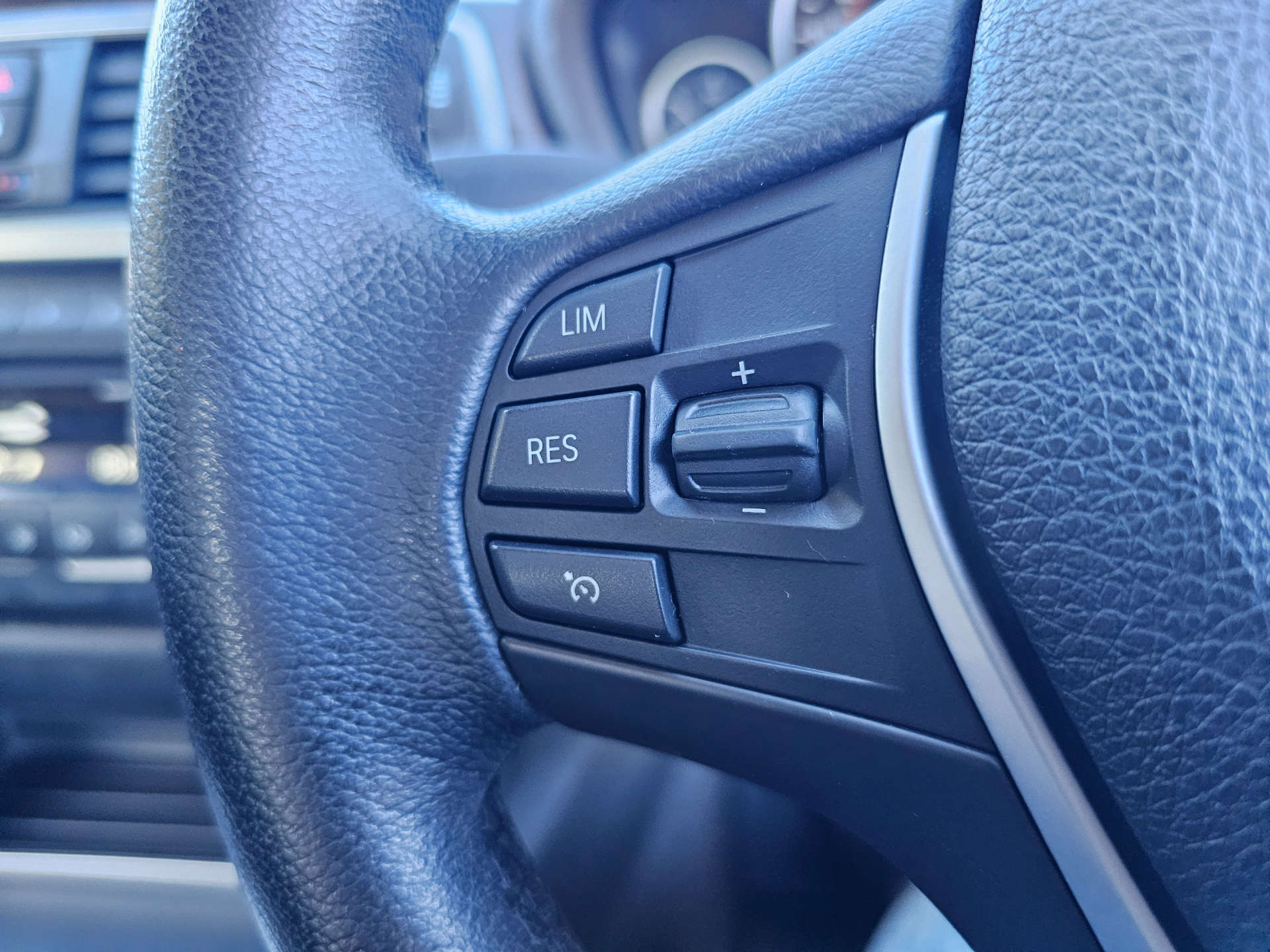 BMW 3 SERIES 1.5 318i Luxury Auto Euro 6 (s/s) 4dr #28