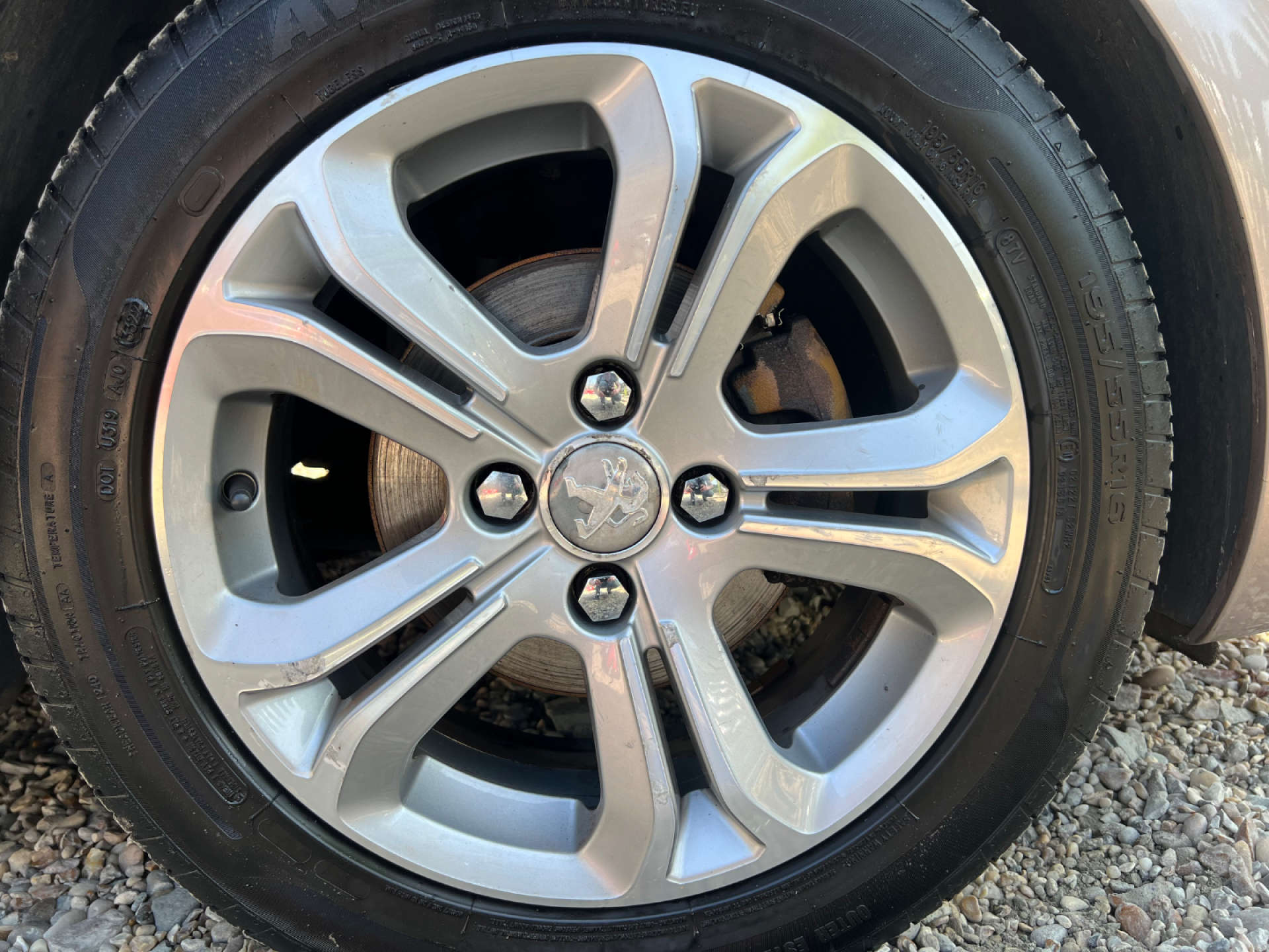 PEUGEOT 208 1.2 208 Allure 5dr #9