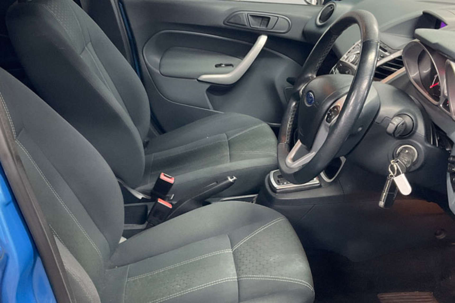 FORD FIESTA 1.4 Fiesta Titanium Auto 5dr #2