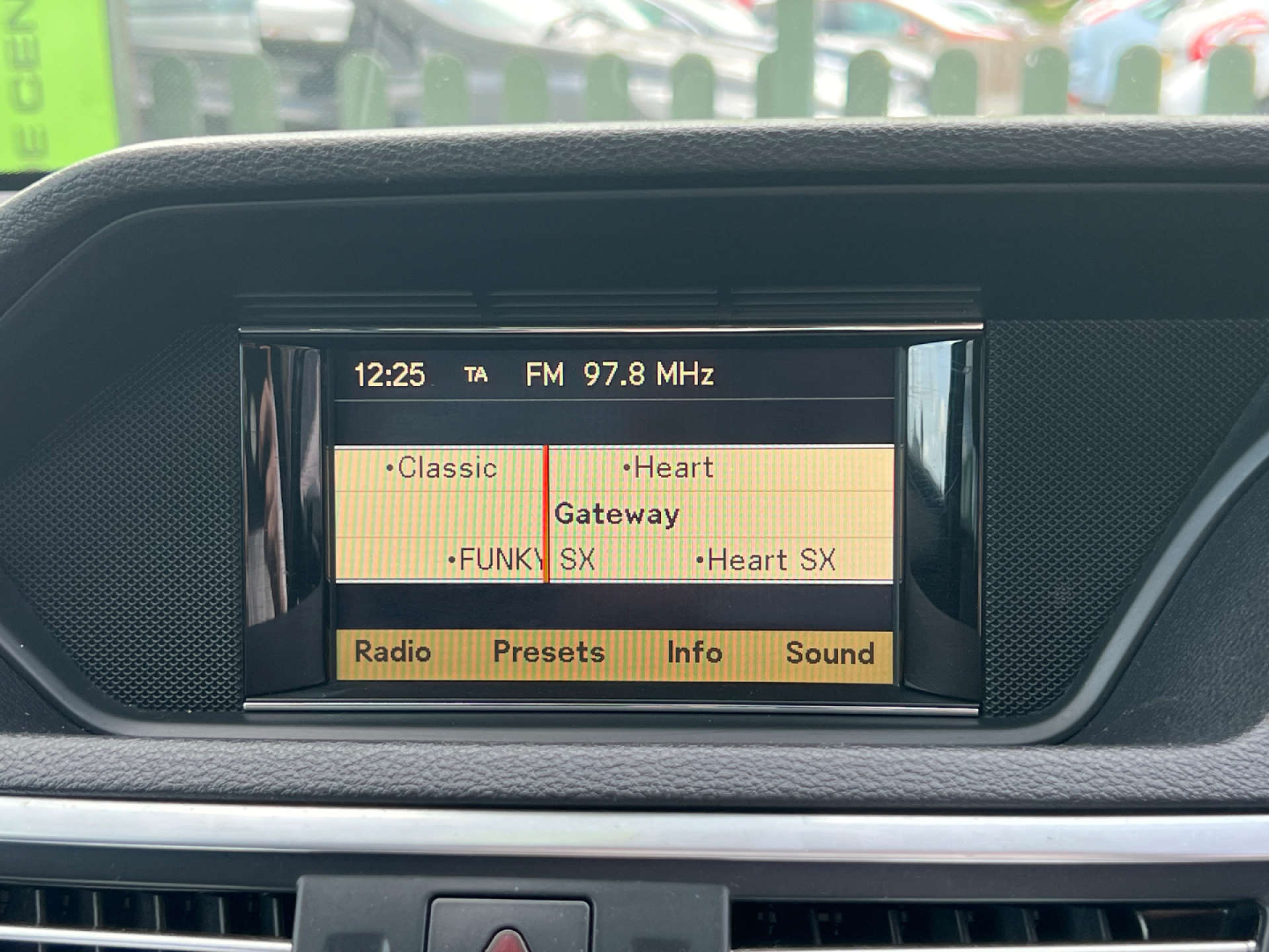 MERCEDES-BENZ E-CLASS 3.0 E350 BlueEfficiency AvantGarde CDi Auto 4dr #2