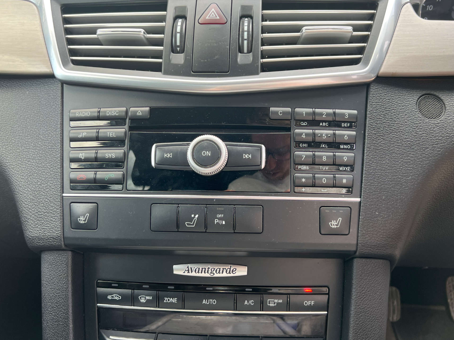 MERCEDES-BENZ E-CLASS 3.0 E350 BlueEfficiency AvantGarde CDi Auto 4dr #15