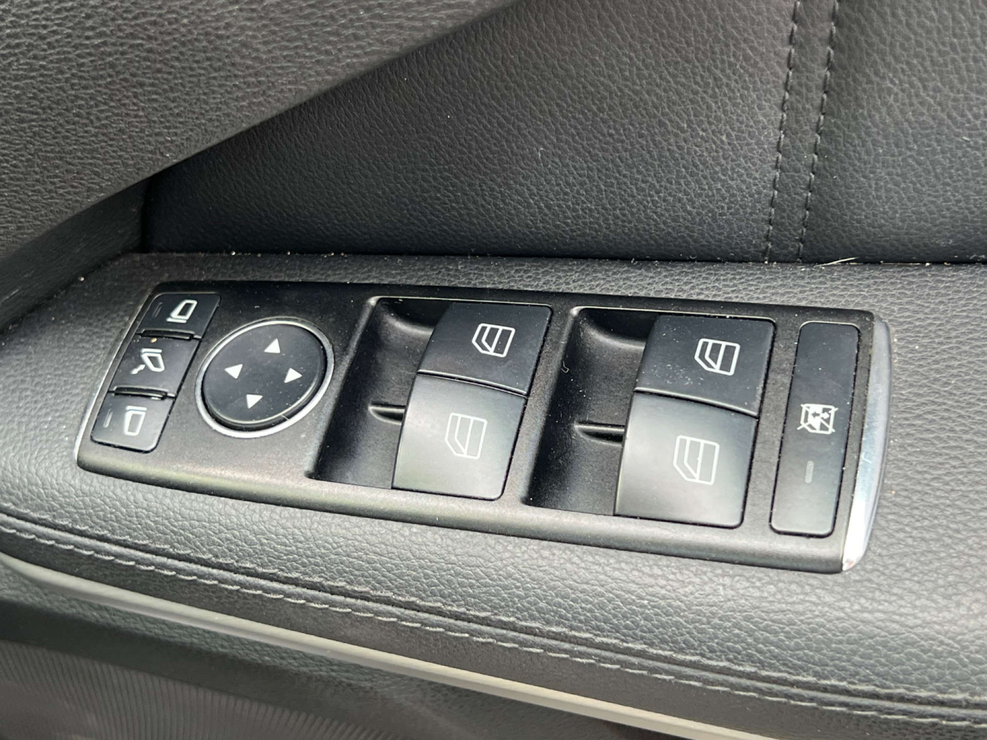MERCEDES-BENZ E-CLASS 3.0 E350 BlueEfficiency AvantGarde CDi Auto 4dr #22