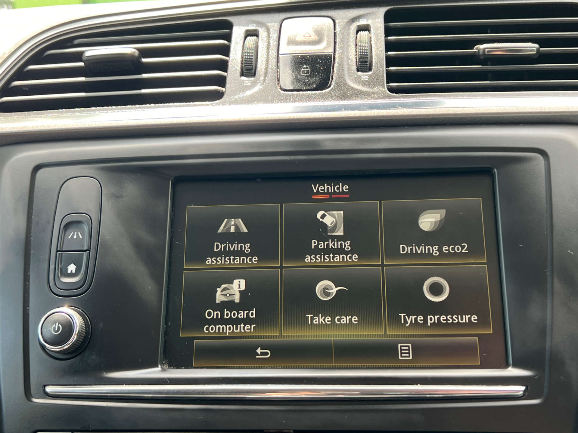 RENAULT KADJAR 1.6 Kadjar Dynamique S Nav dCi 4x4 4WD 5dr #24