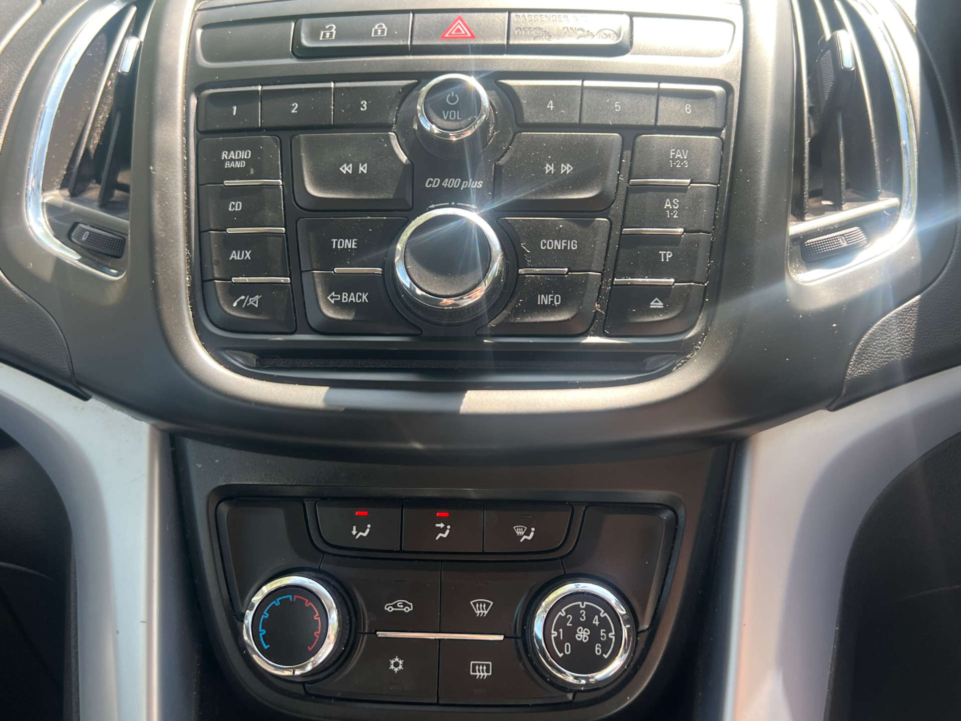VAUXHALL ZAFIRA TOURER 2.0 Zafira Tourer Exclusive CDTi 5dr #19