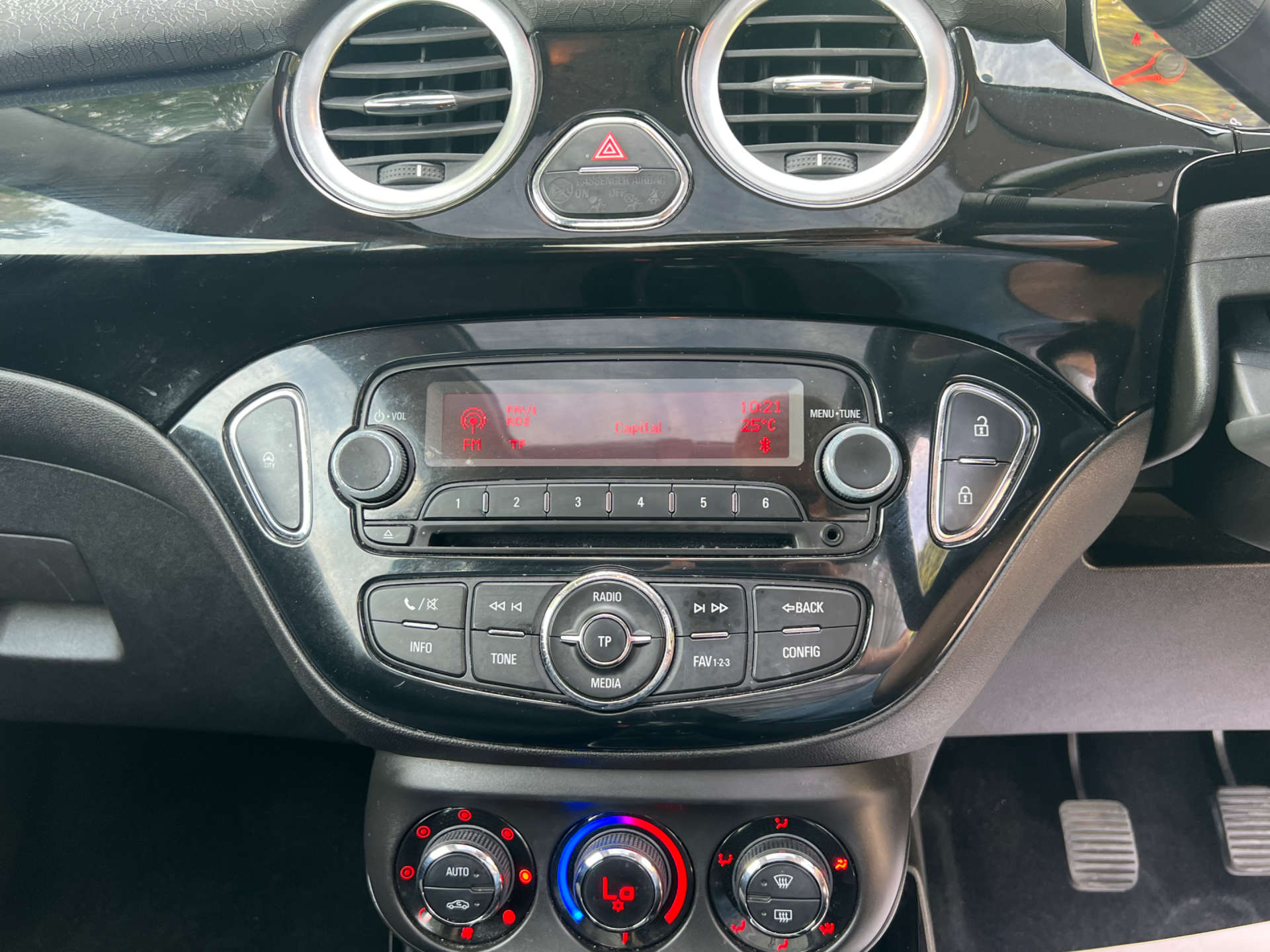VAUXHALL ADAM 1.2 Adam Glam 3dr #38