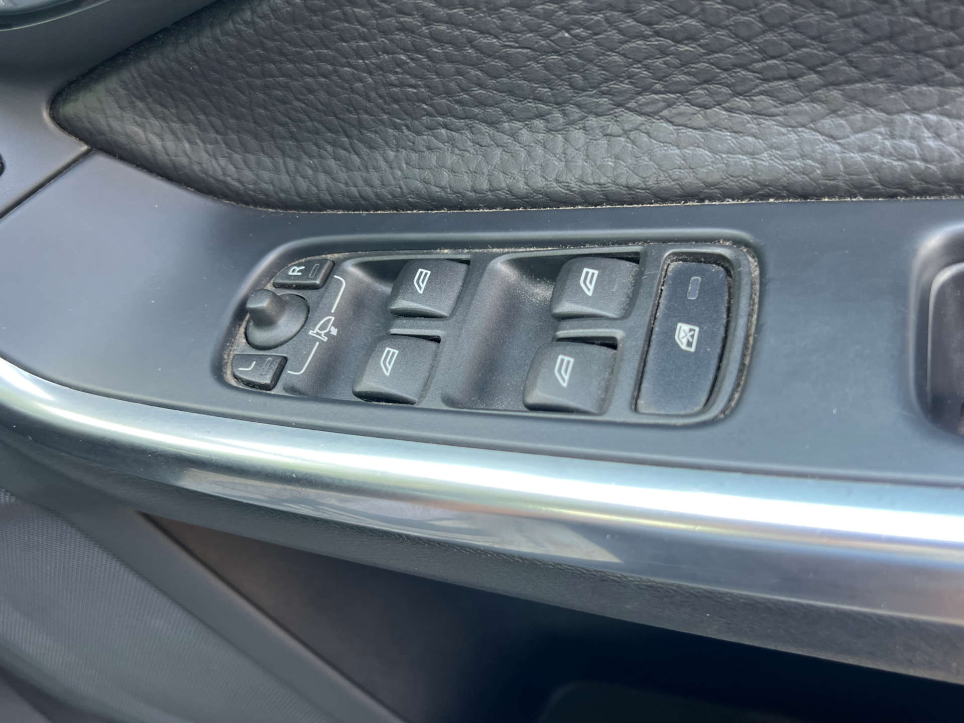 VOLVO V60 2.4 V60 SE Luxury D5 Auto 5dr #24