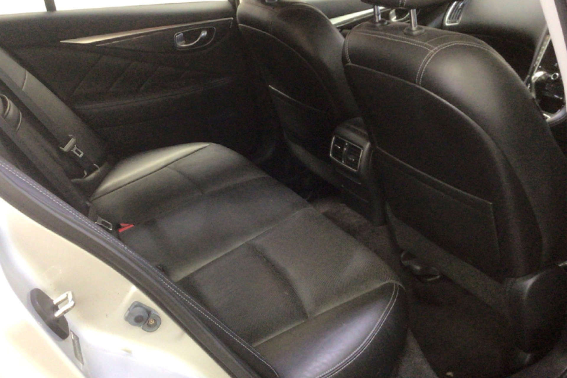 INFINITI Q50 2.1 Q50 Premium D Auto 4dr #3