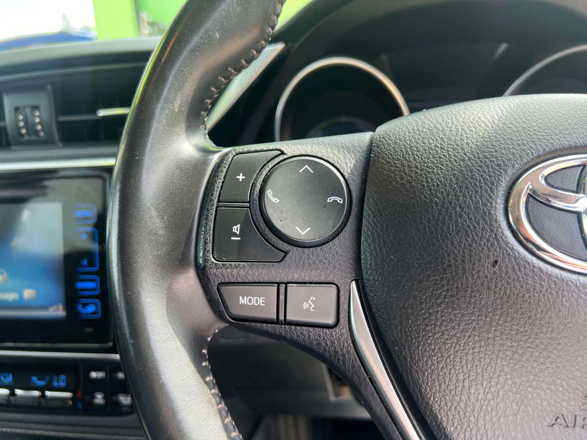 TOYOTA AURIS 1.8 Auris Excel VVT-i Hybrid CVT 5dr #23