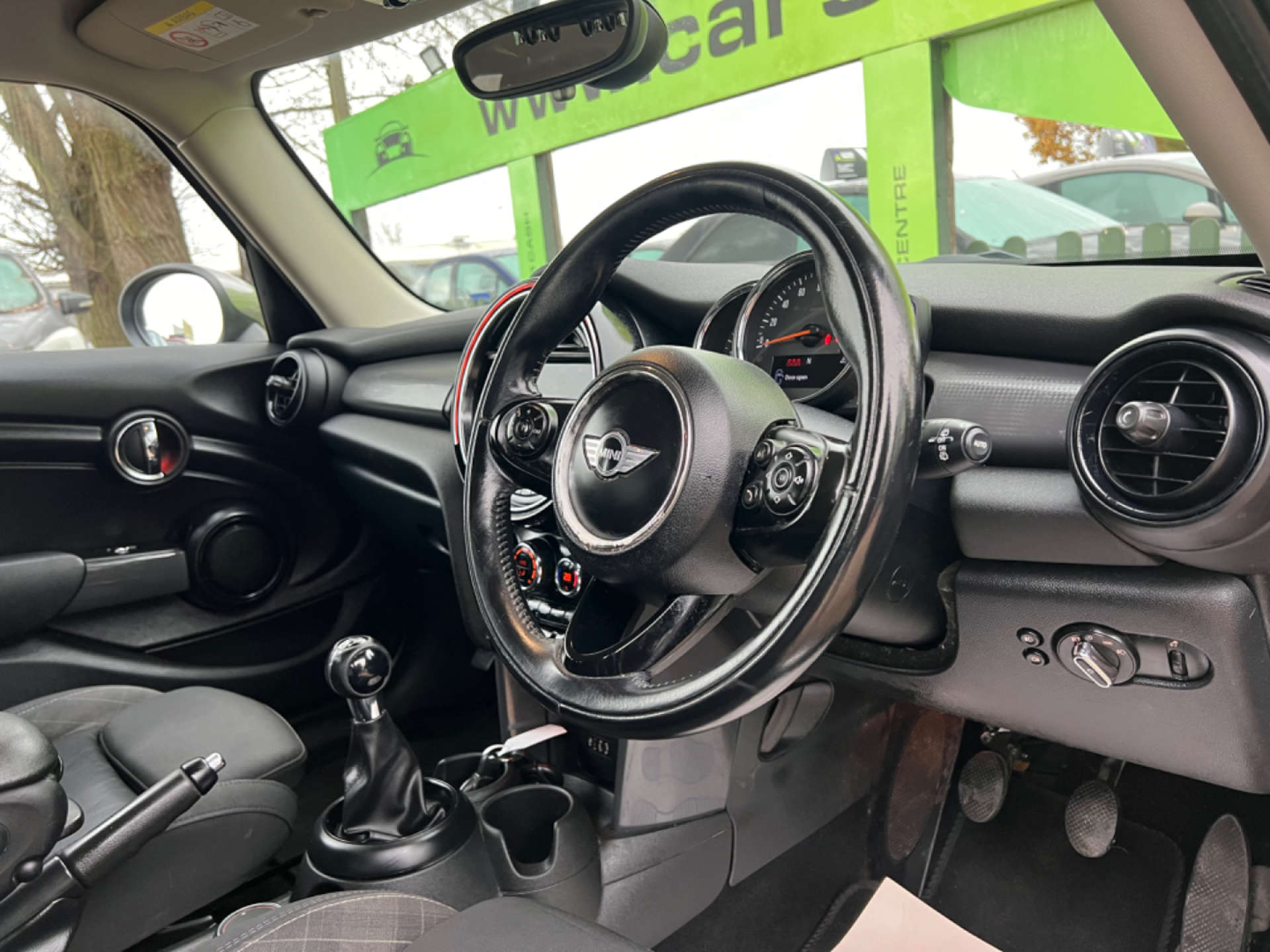 MINI HATCH 1.5 Cooper D 5dr #1