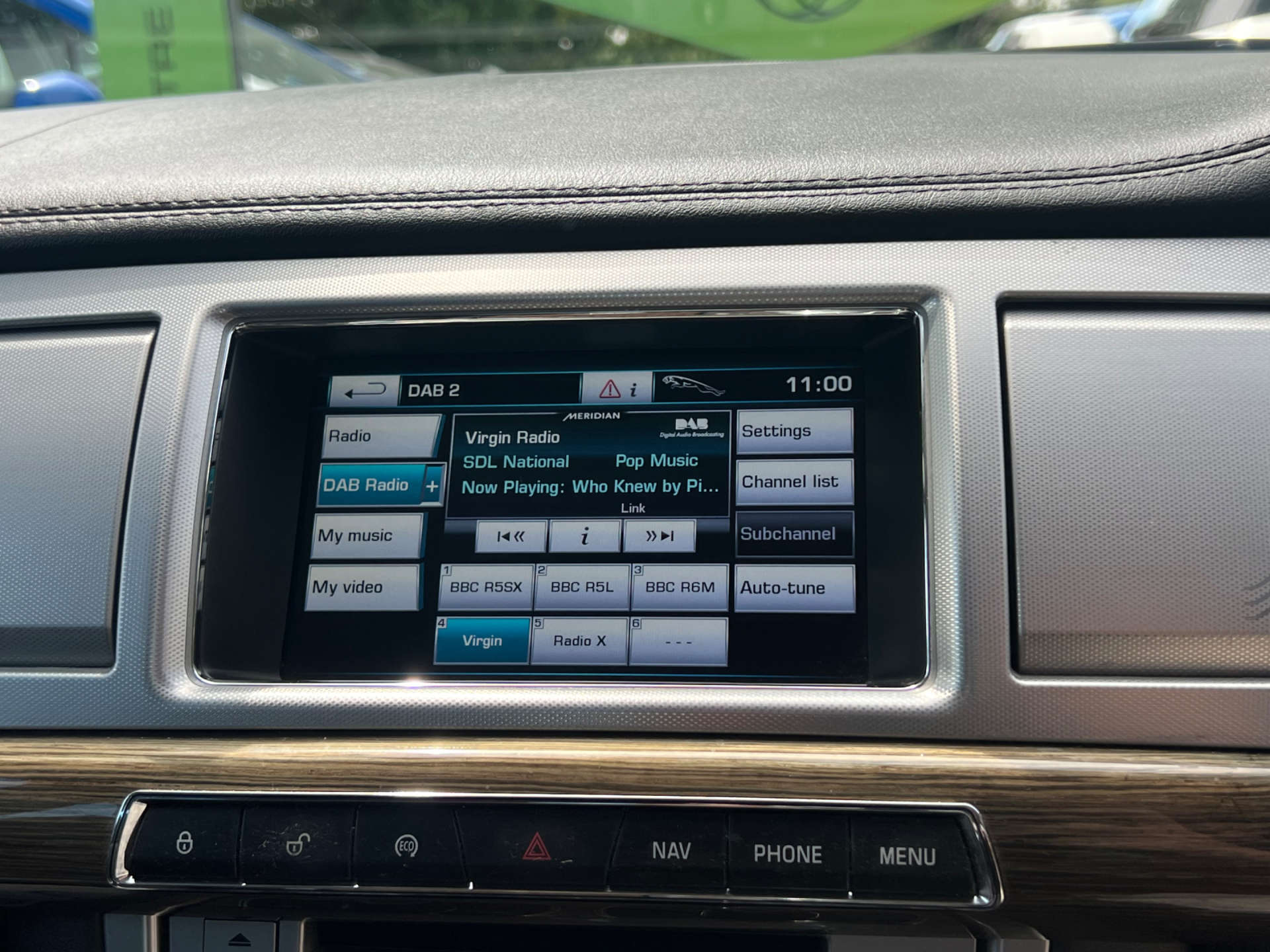 JAGUAR XF 2.2 XF Premium Luxury D Auto 4dr #2