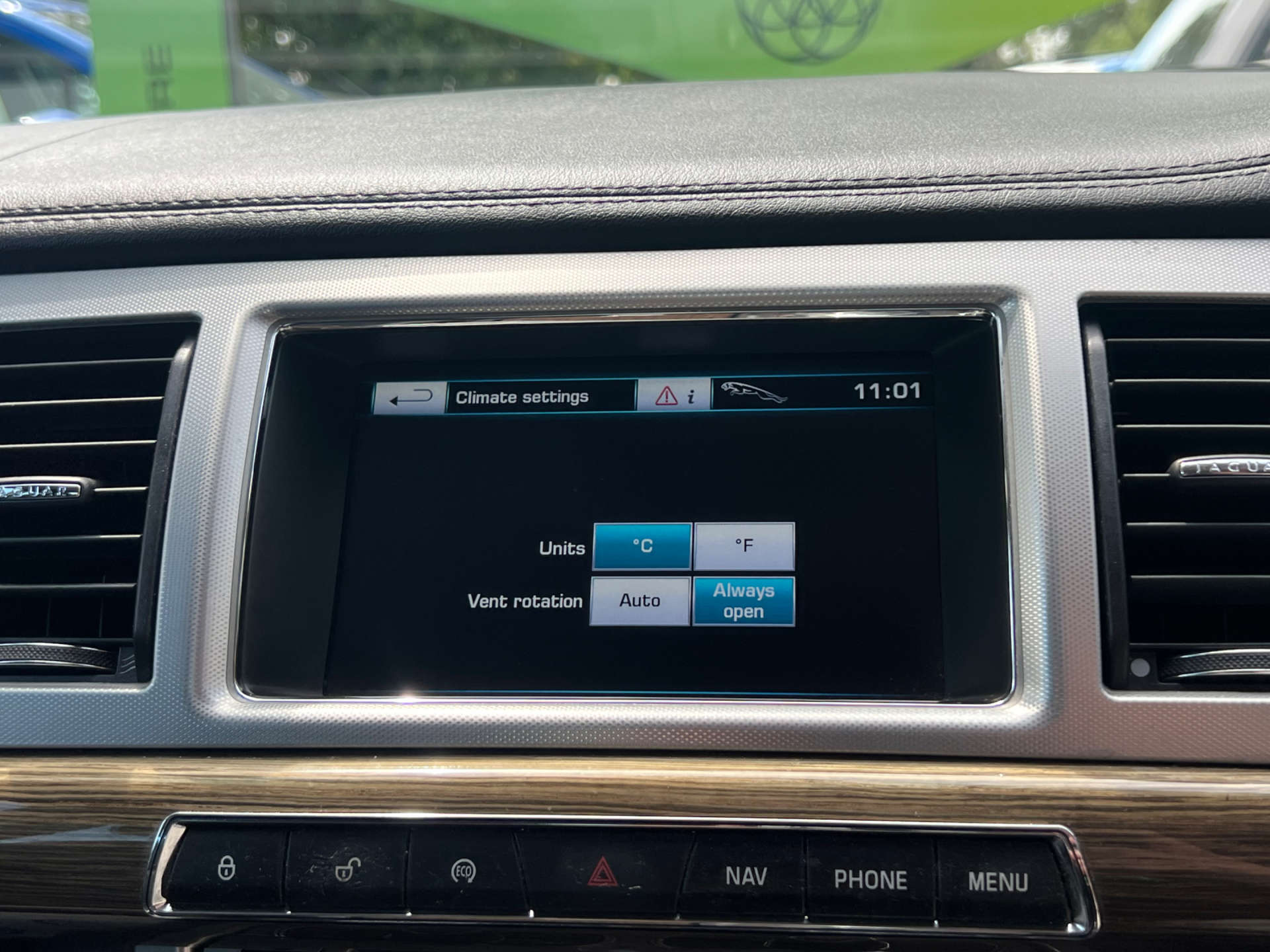 JAGUAR XF 2.2 XF Premium Luxury D Auto 4dr #20