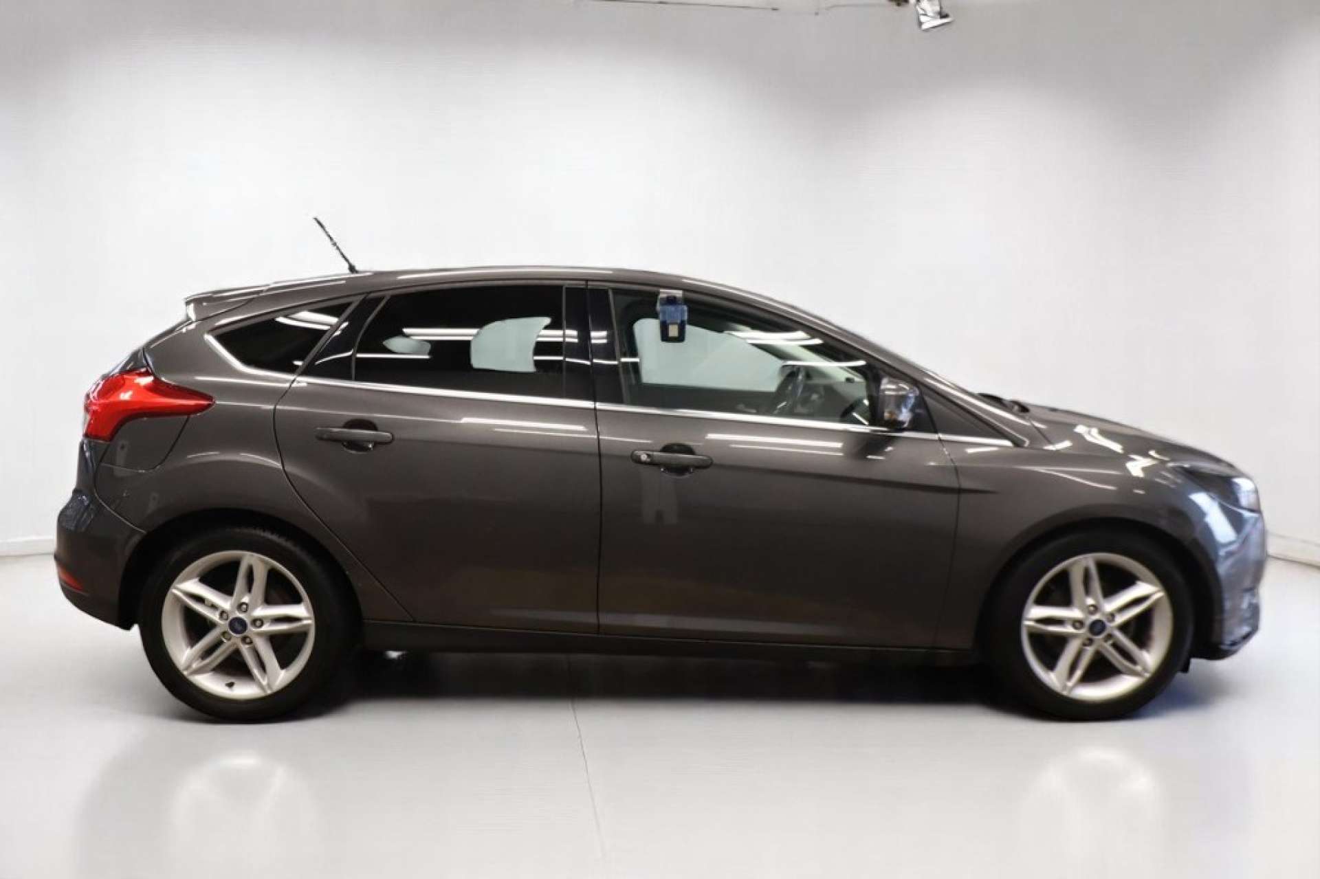 FORD FOCUS 1.0 Focus Titanium 5dr #8