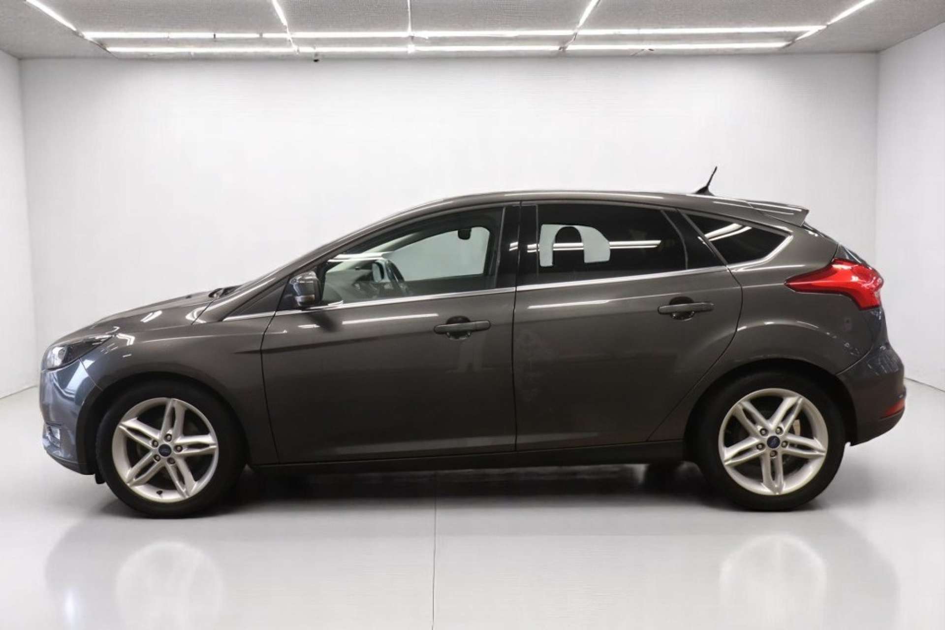 FORD FOCUS 1.0 Focus Titanium 5dr #9