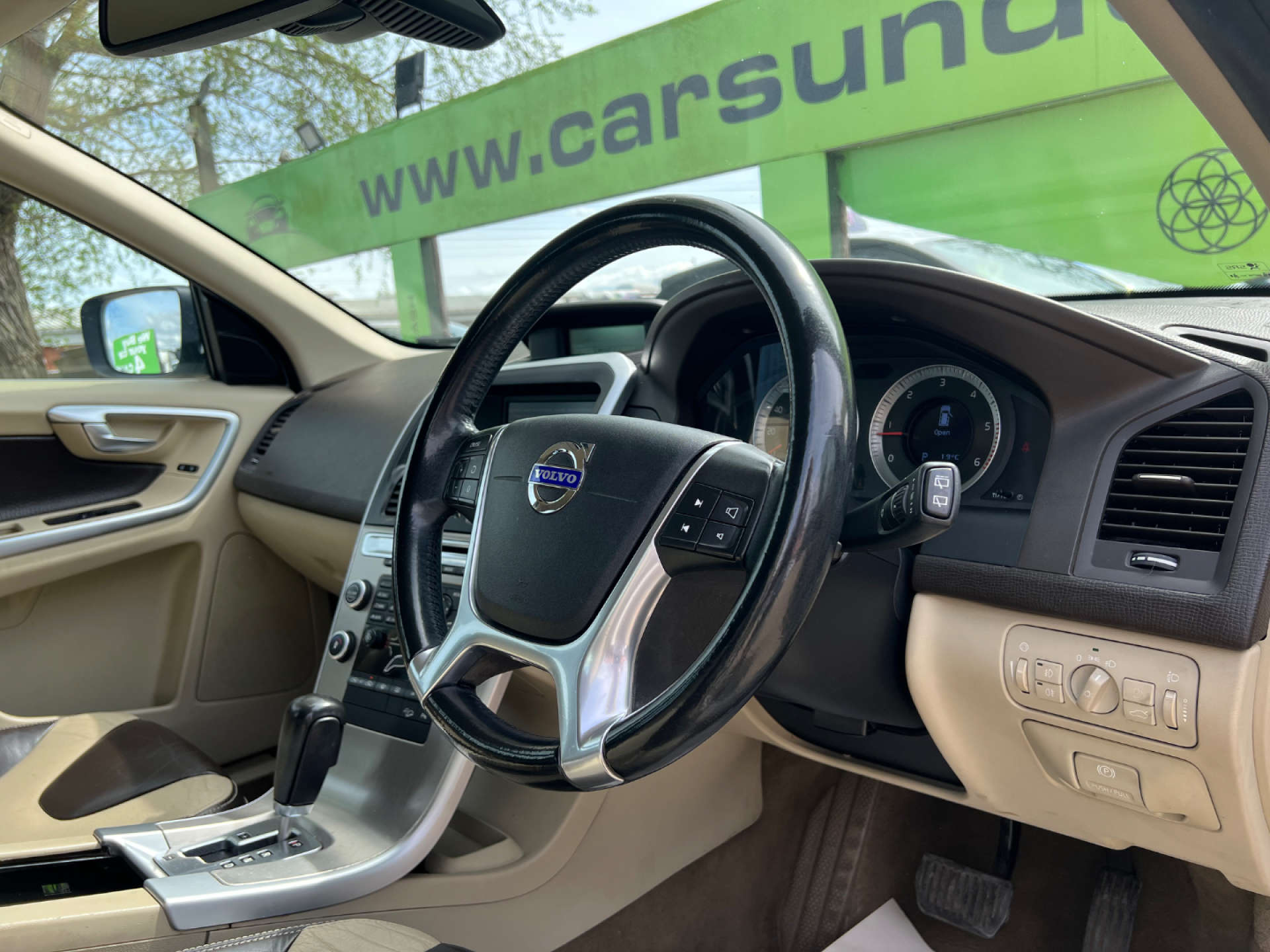 VOLVO XC60 2.4 XC60 SE Premium AWD D5 Auto 4WD 5dr #1
