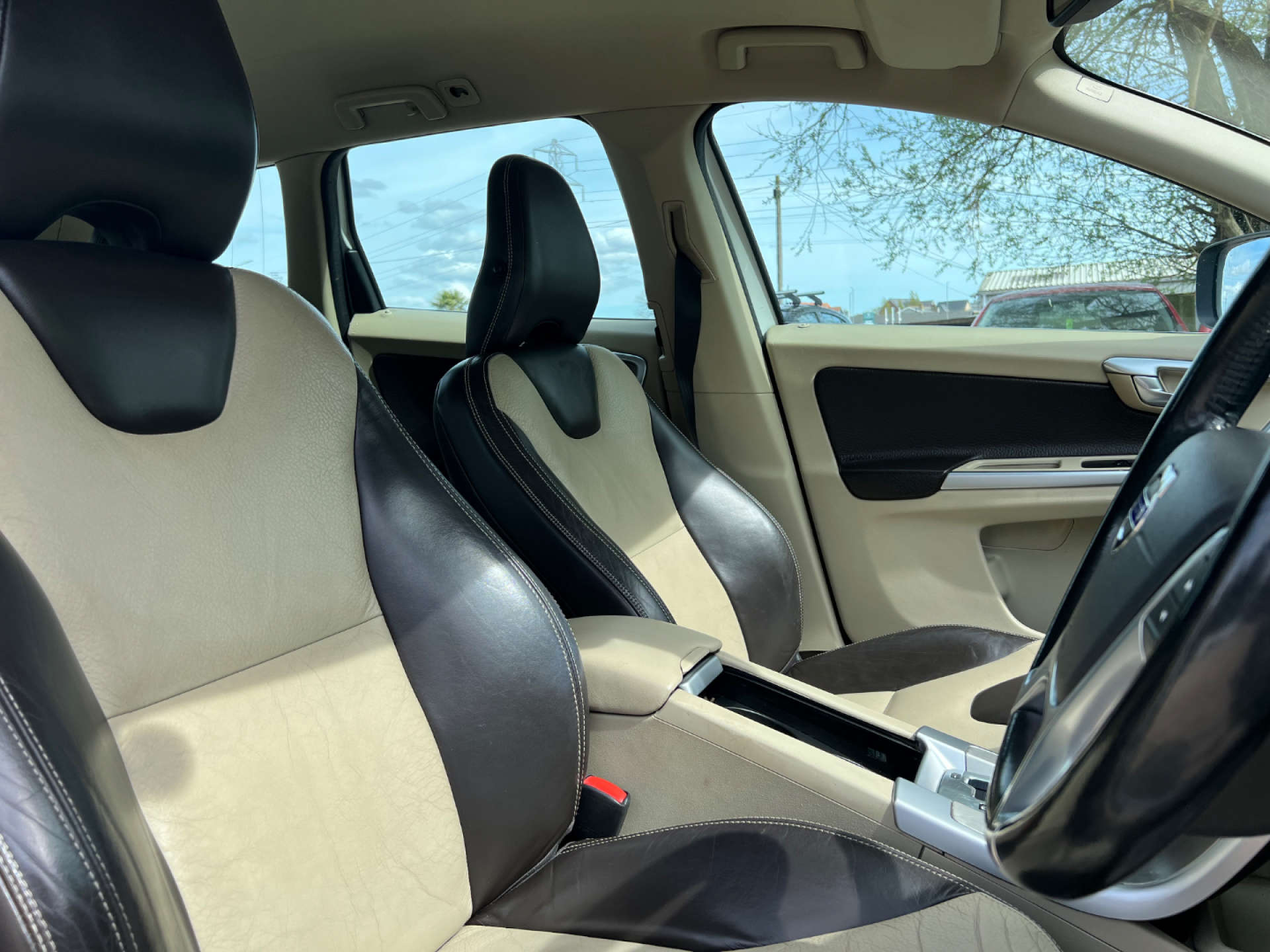 VOLVO XC60 2.4 XC60 SE Premium AWD D5 Auto 4WD 5dr #11