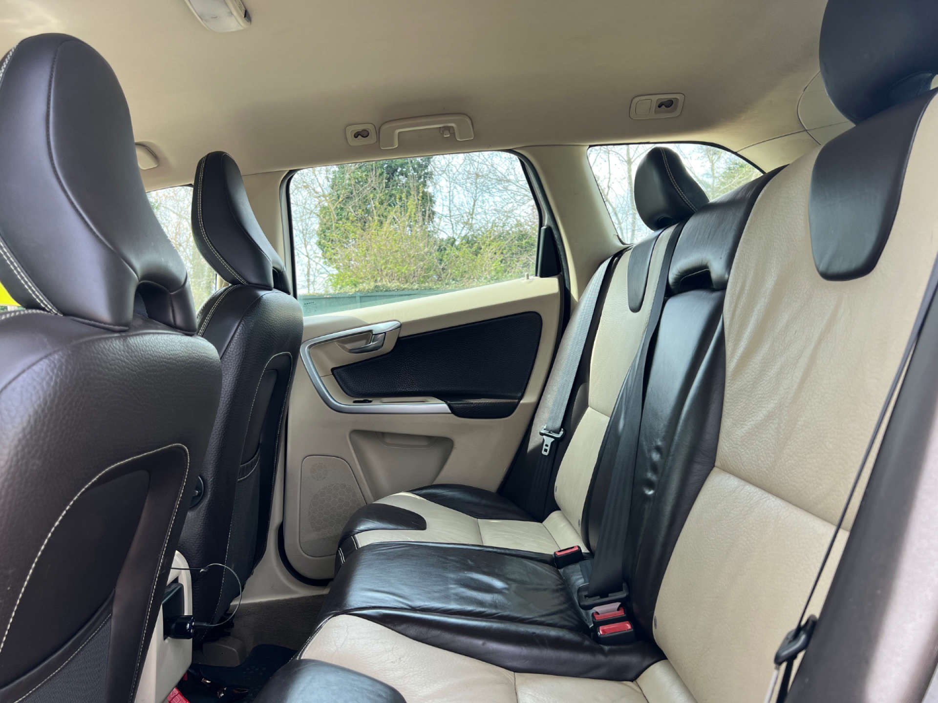 VOLVO XC60 2.4 XC60 SE Premium AWD D5 Auto 4WD 5dr #13