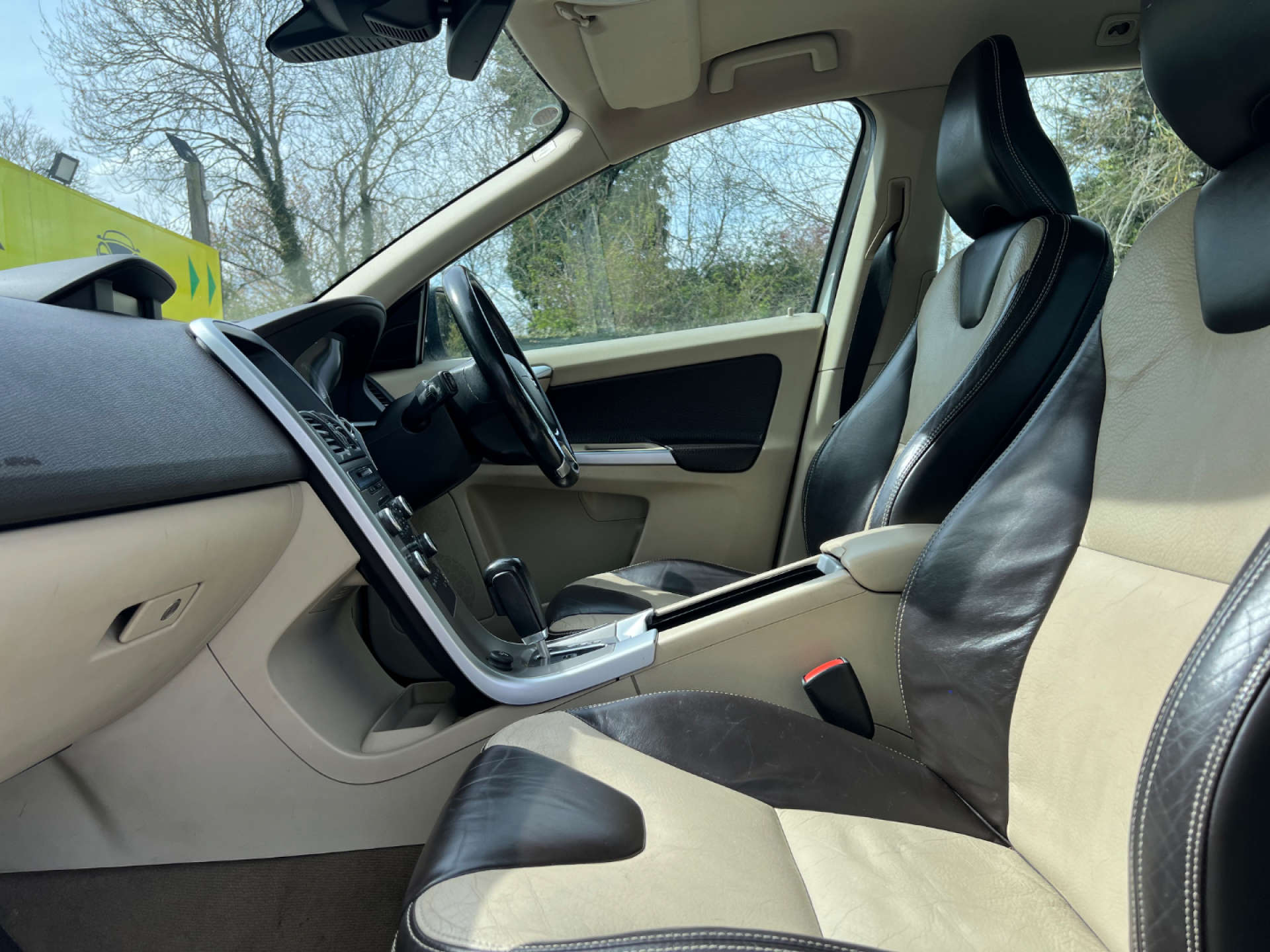 VOLVO XC60 2.4 XC60 SE Premium AWD D5 Auto 4WD 5dr #15