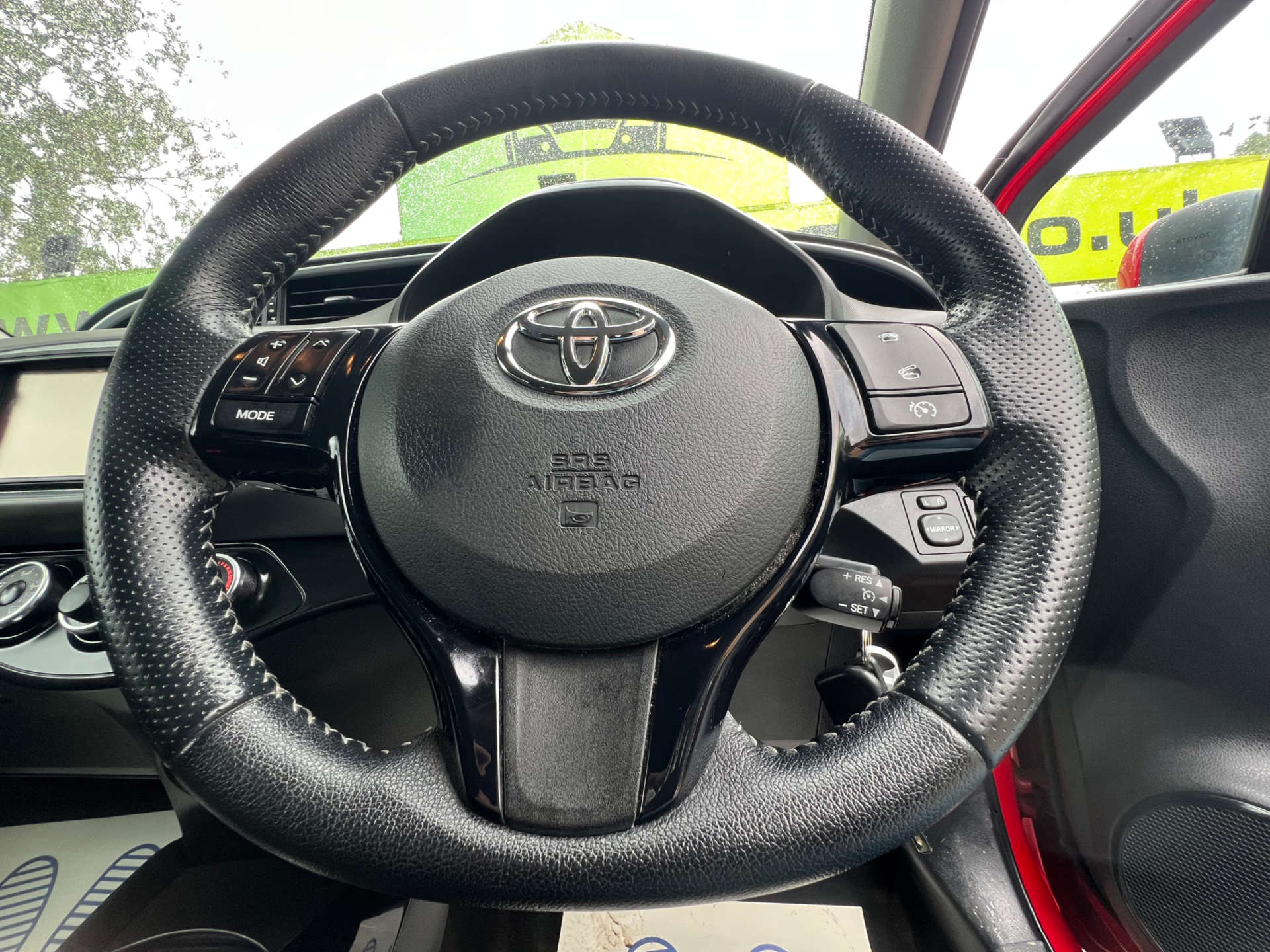 TOYOTA YARIS 1.3 Yaris Design VVT-i 5dr #28
