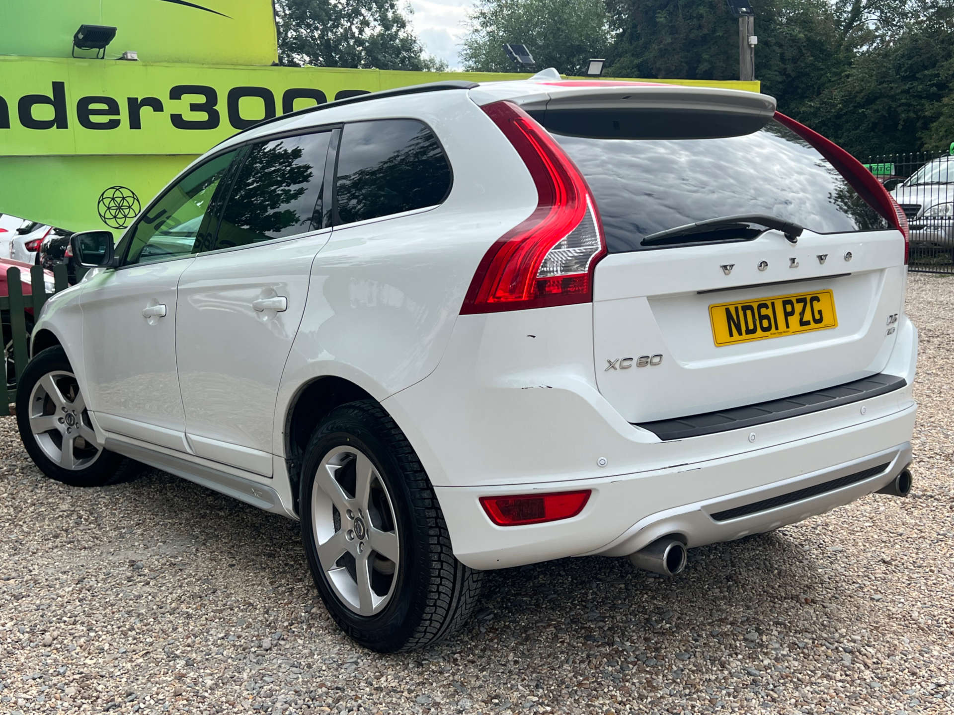 VOLVO XC60 2.4 XC60 R-Design D5 AWD Auto 4WD 5dr #6
