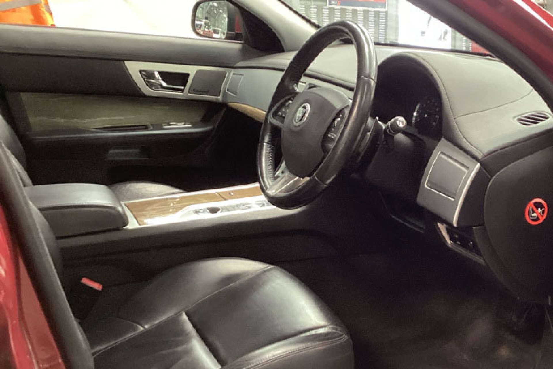 JAGUAR XF 2.2 XF Premium Luxury D Auto 4dr #2