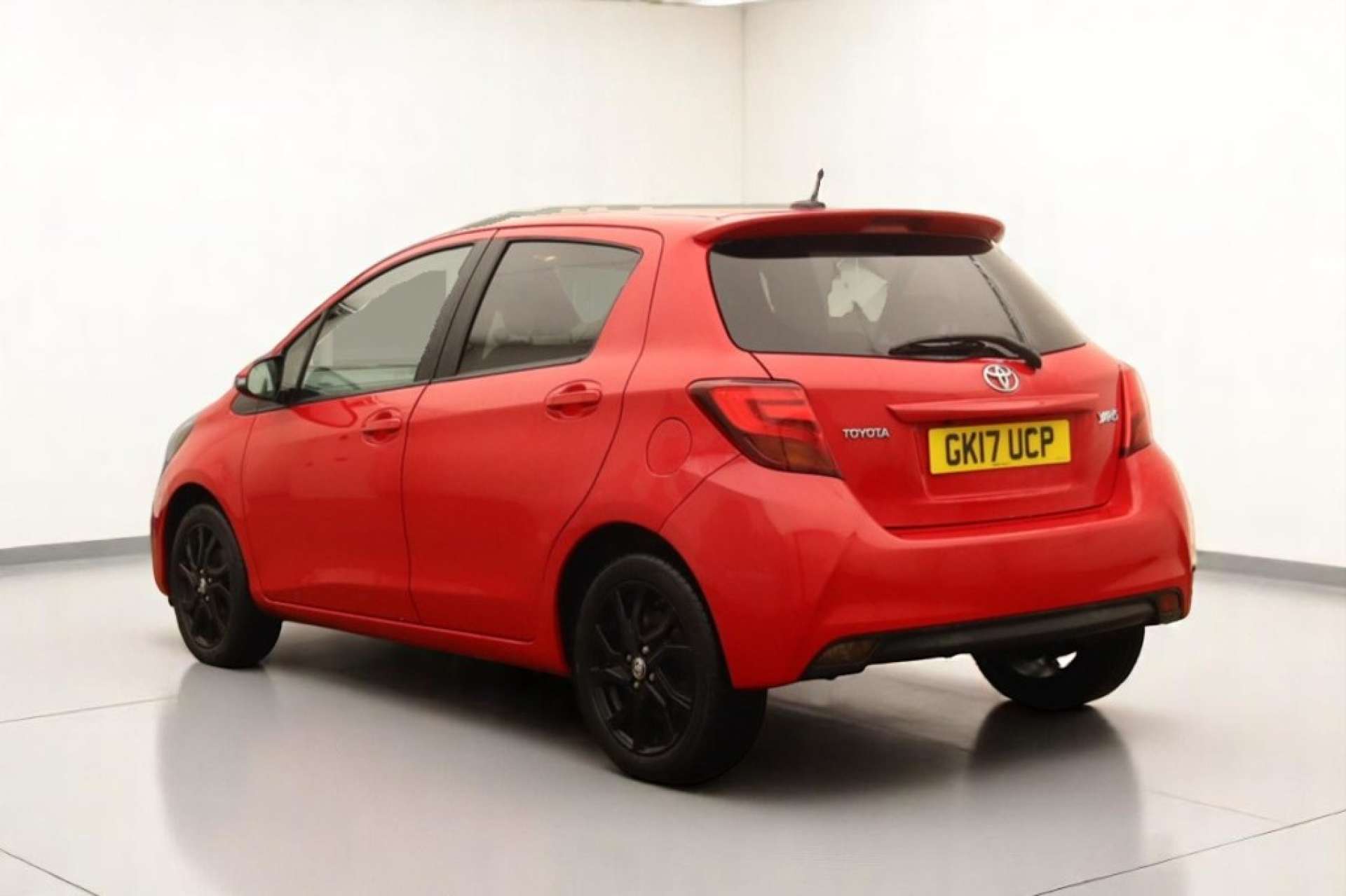 TOYOTA YARIS 1.3 Yaris Design VVT-i 5dr #6