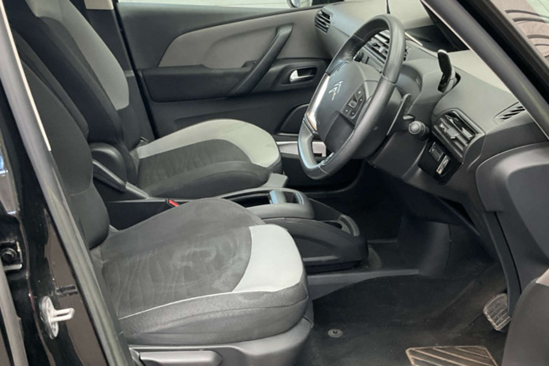 CITROEN C4 PICASSO 1.6 C4 Grand Picasso VTR+ e-HDi Semi-Auto 5dr #2