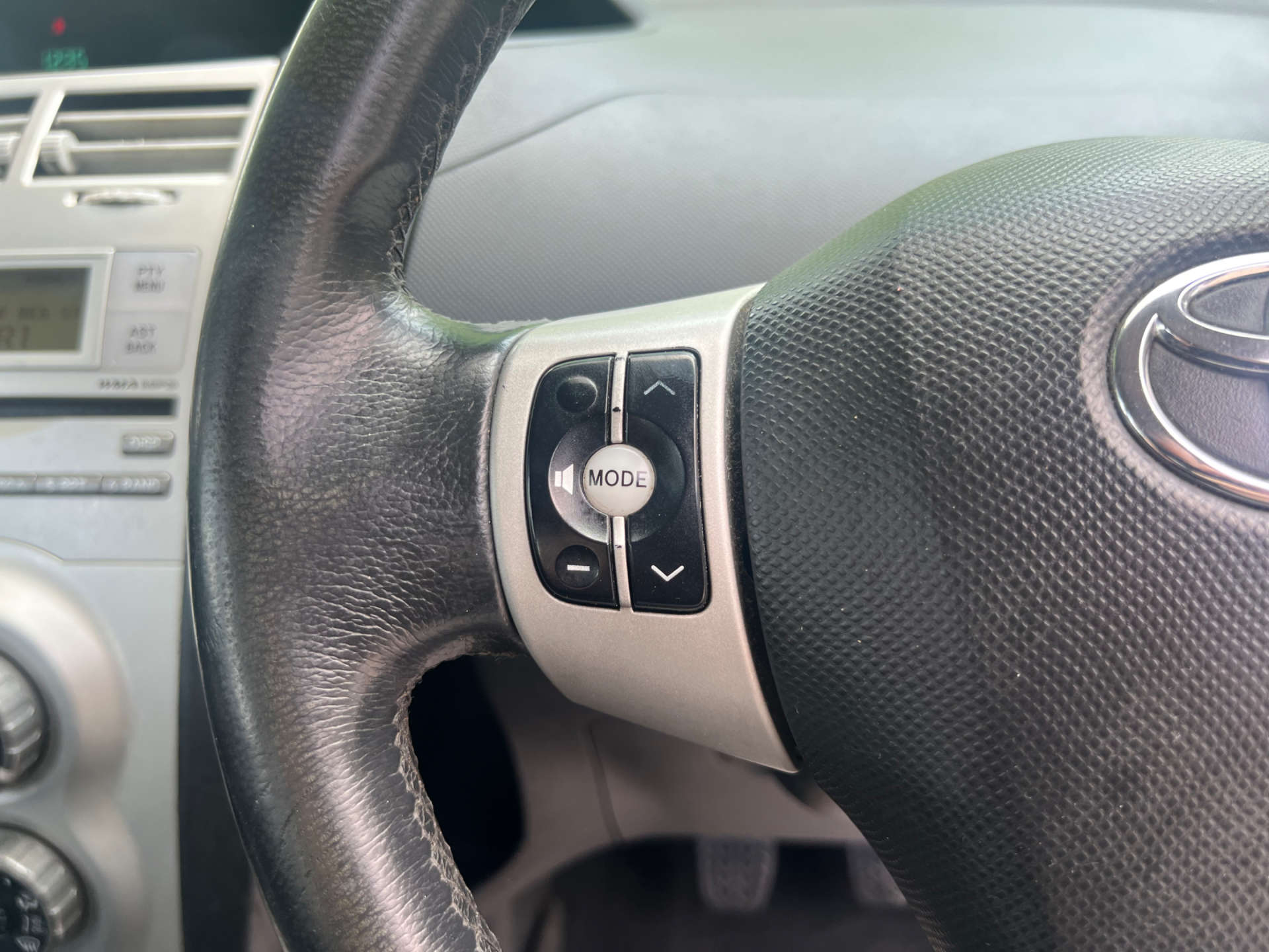 TOYOTA YARIS 1.3 Yaris Zinc 5dr #13