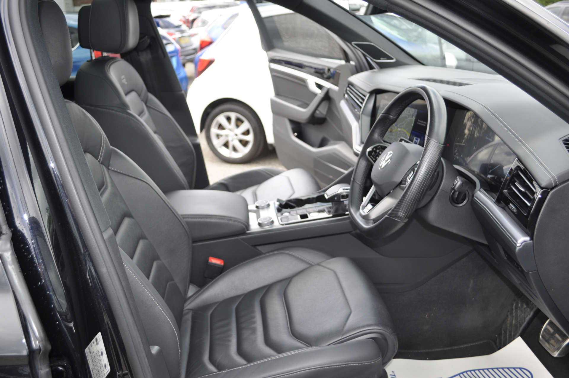 VOLKSWAGEN TOUAREG 3.0 Touareg V6 Black Edition TDI Auto 4WD 5dr #10