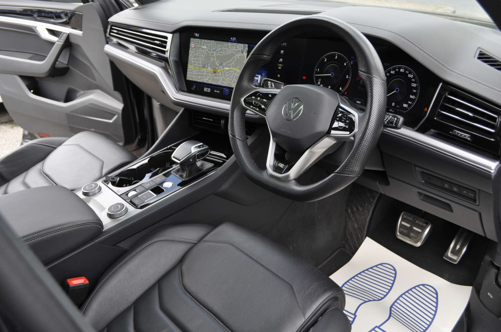 VOLKSWAGEN TOUAREG 3.0 Touareg V6 Black Edition TDI Auto 4WD 5dr #11