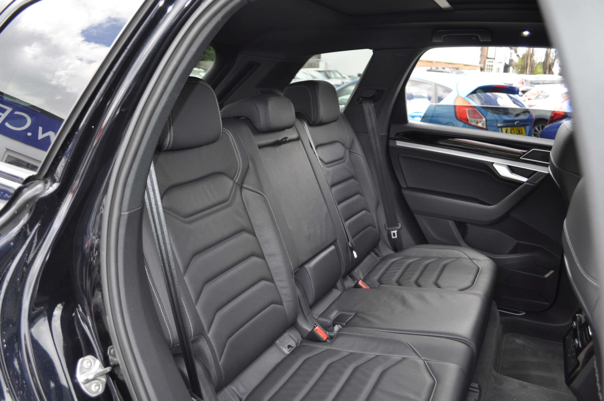 VOLKSWAGEN TOUAREG 3.0 Touareg V6 Black Edition TDI Auto 4WD 5dr #12