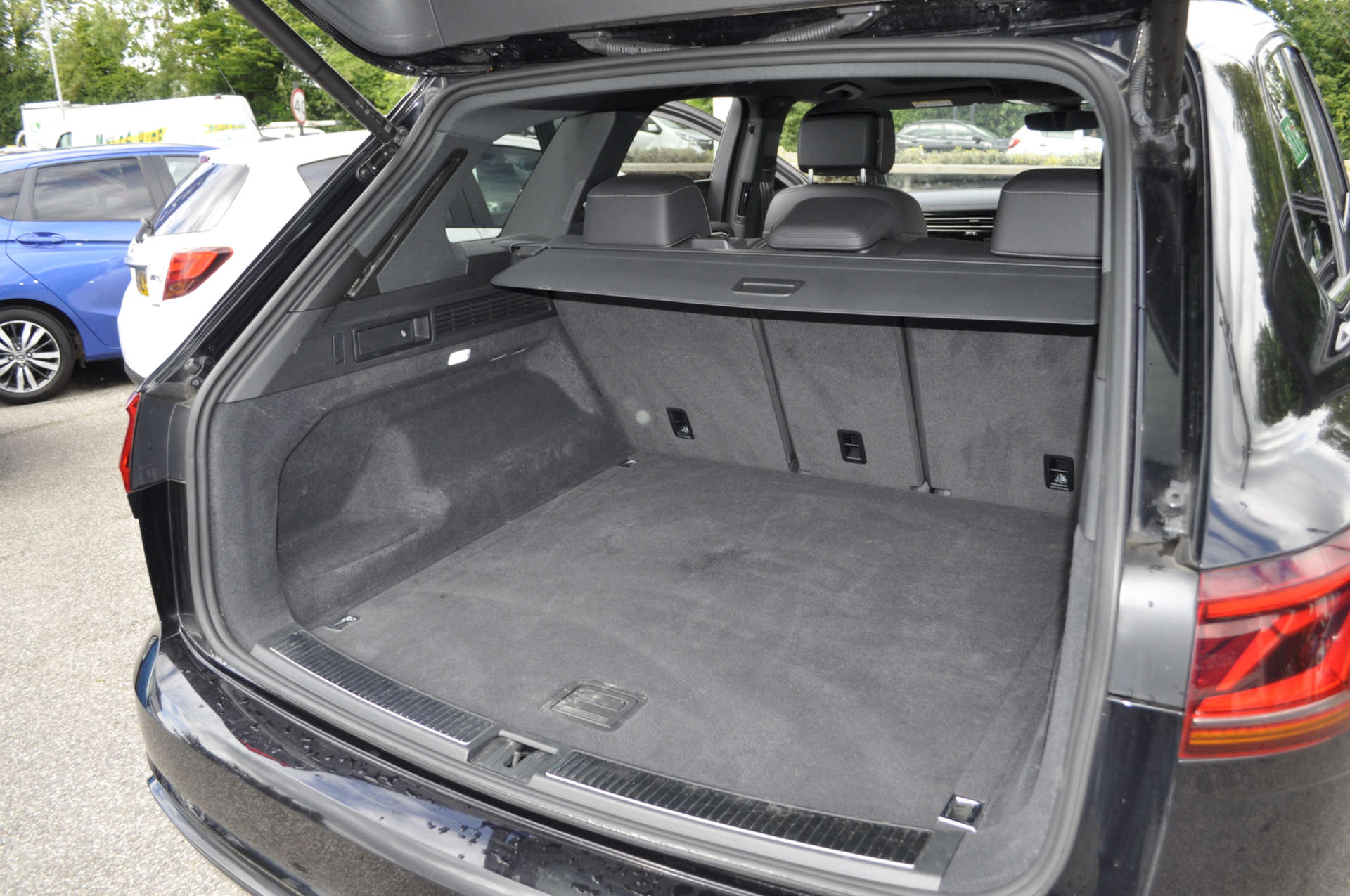 VOLKSWAGEN TOUAREG 3.0 Touareg V6 Black Edition TDI Auto 4WD 5dr #13