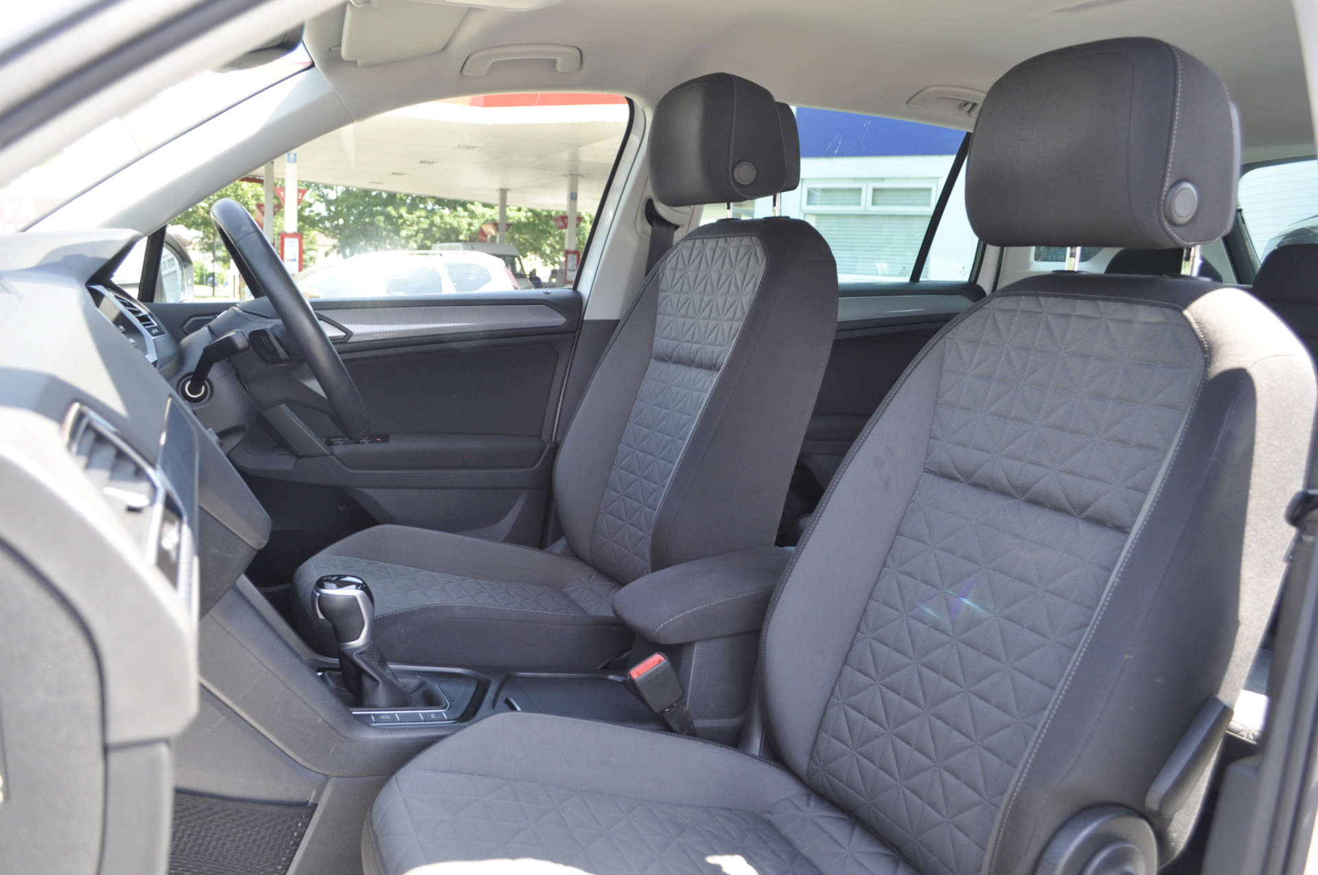 VOLKSWAGEN TIGUAN 2.0 Tiguan Life TDI Semi-Auto 5dr #10
