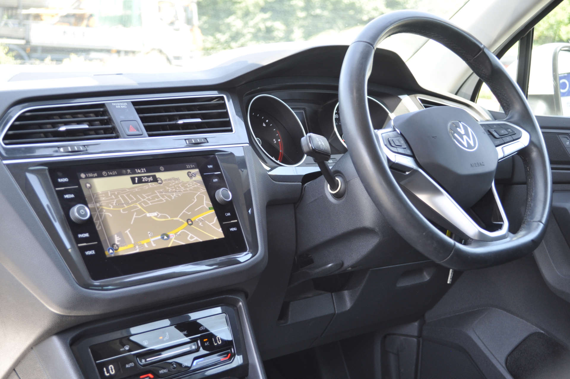 VOLKSWAGEN TIGUAN 2.0 Tiguan Life TDI Semi-Auto 5dr #11