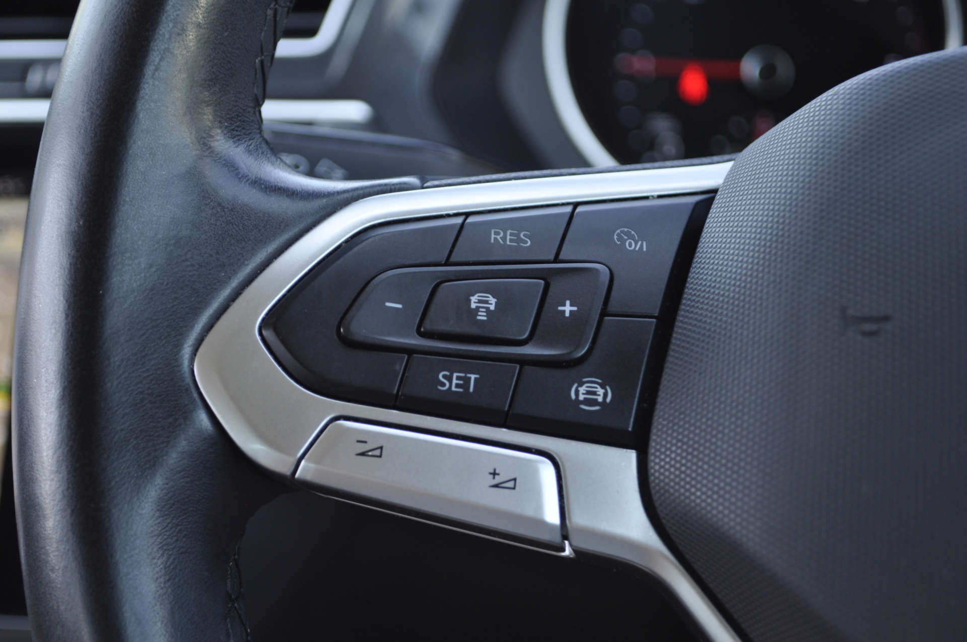 VOLKSWAGEN TIGUAN 2.0 Tiguan Life TDI Semi-Auto 5dr #13