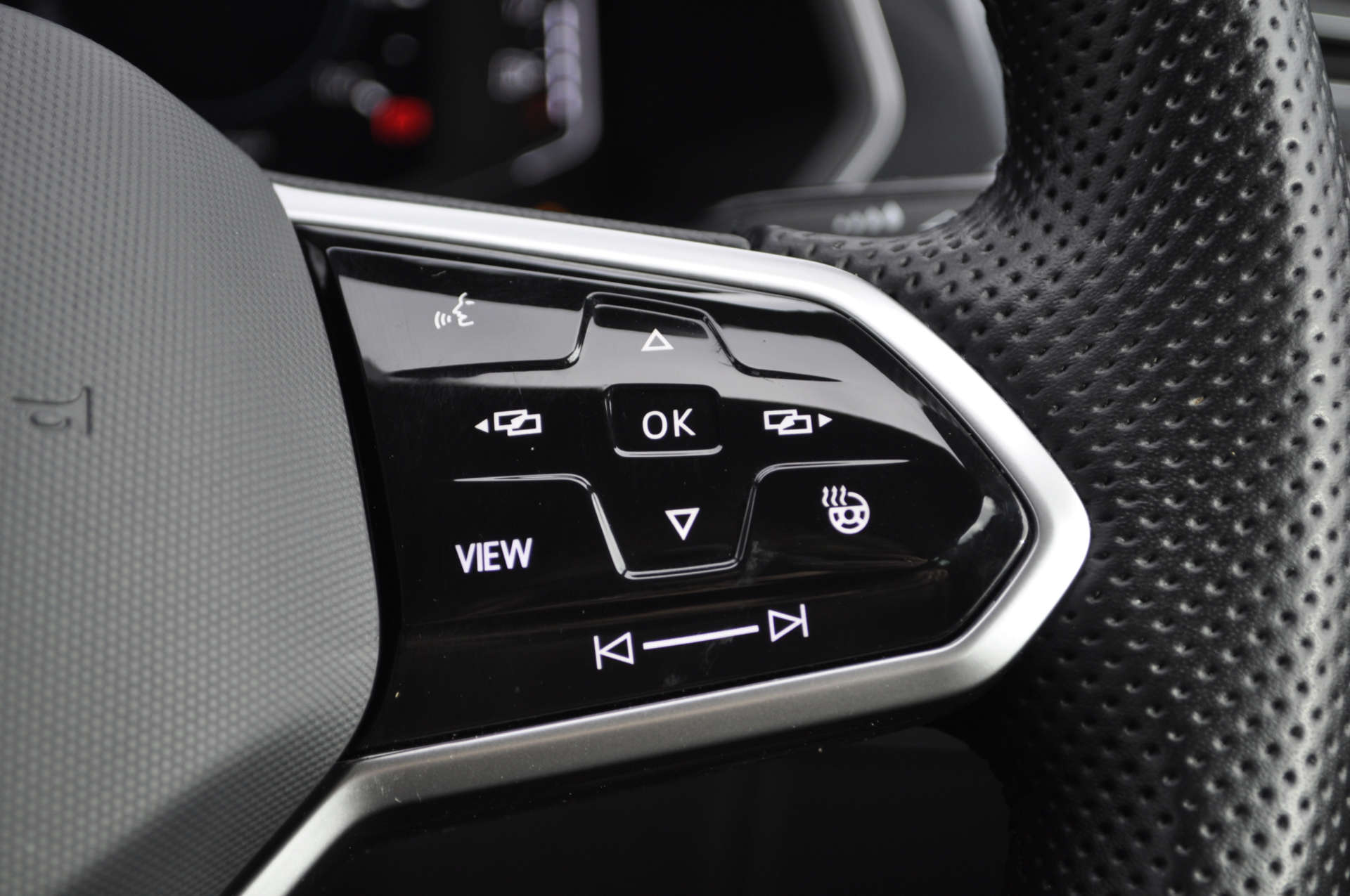 VOLKSWAGEN TIGUAN 1.4 Tiguan R-Line TSi PHEV Semi-Auto 5dr #16