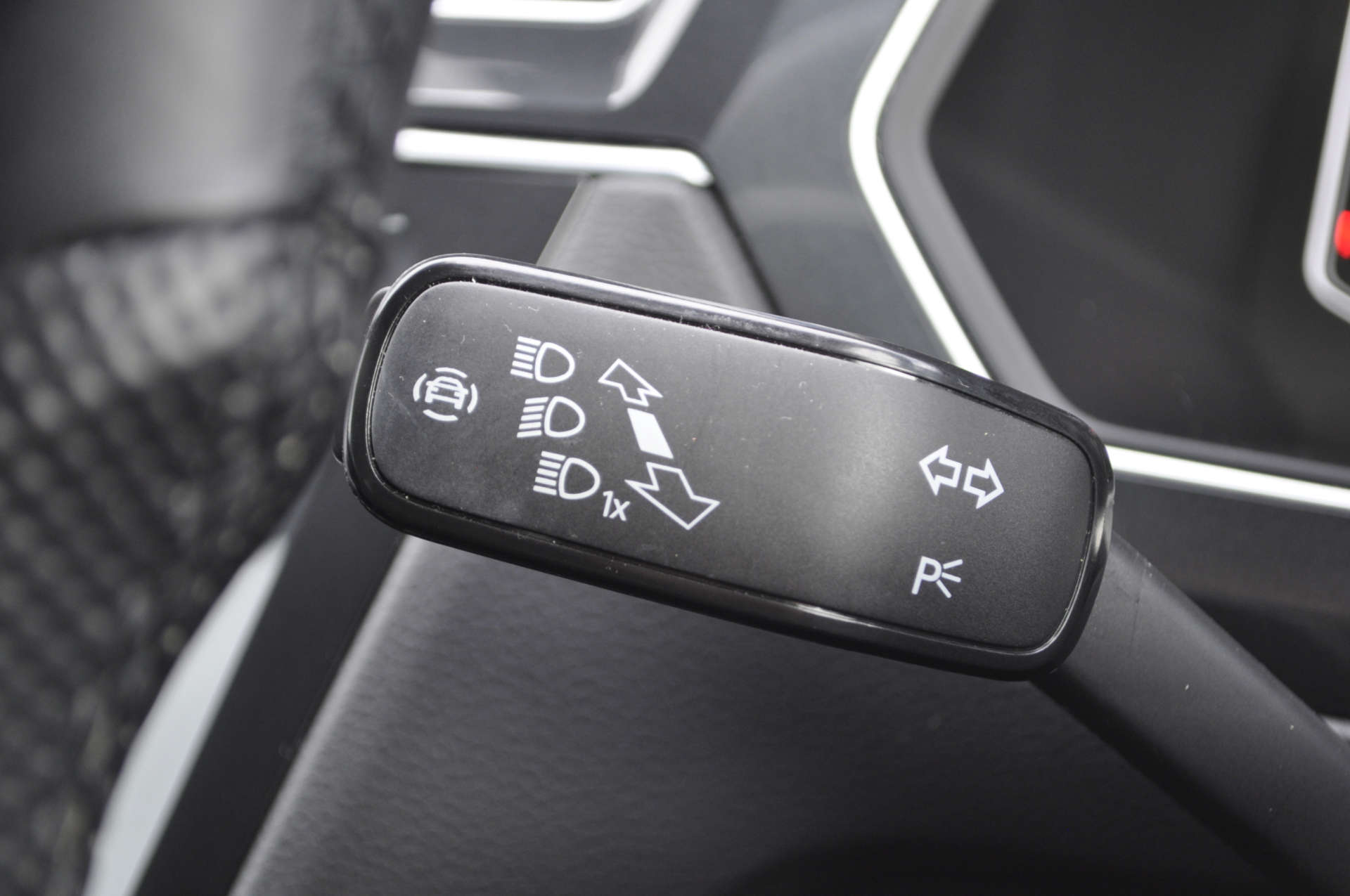 VOLKSWAGEN TIGUAN 1.4 Tiguan R-Line TSi PHEV Semi-Auto 5dr #24