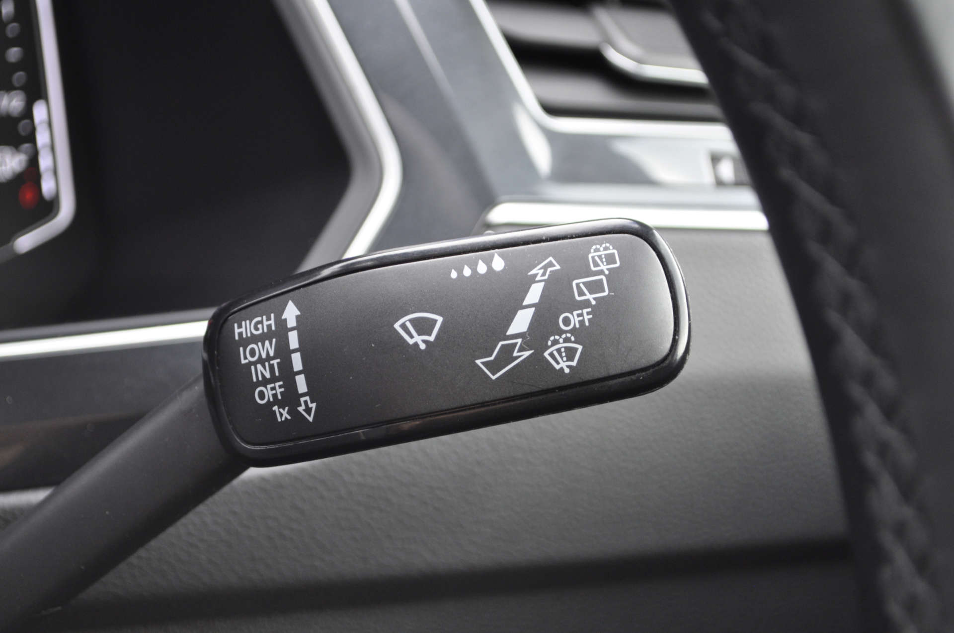 VOLKSWAGEN TIGUAN 1.4 Tiguan R-Line TSi PHEV Semi-Auto 5dr #25