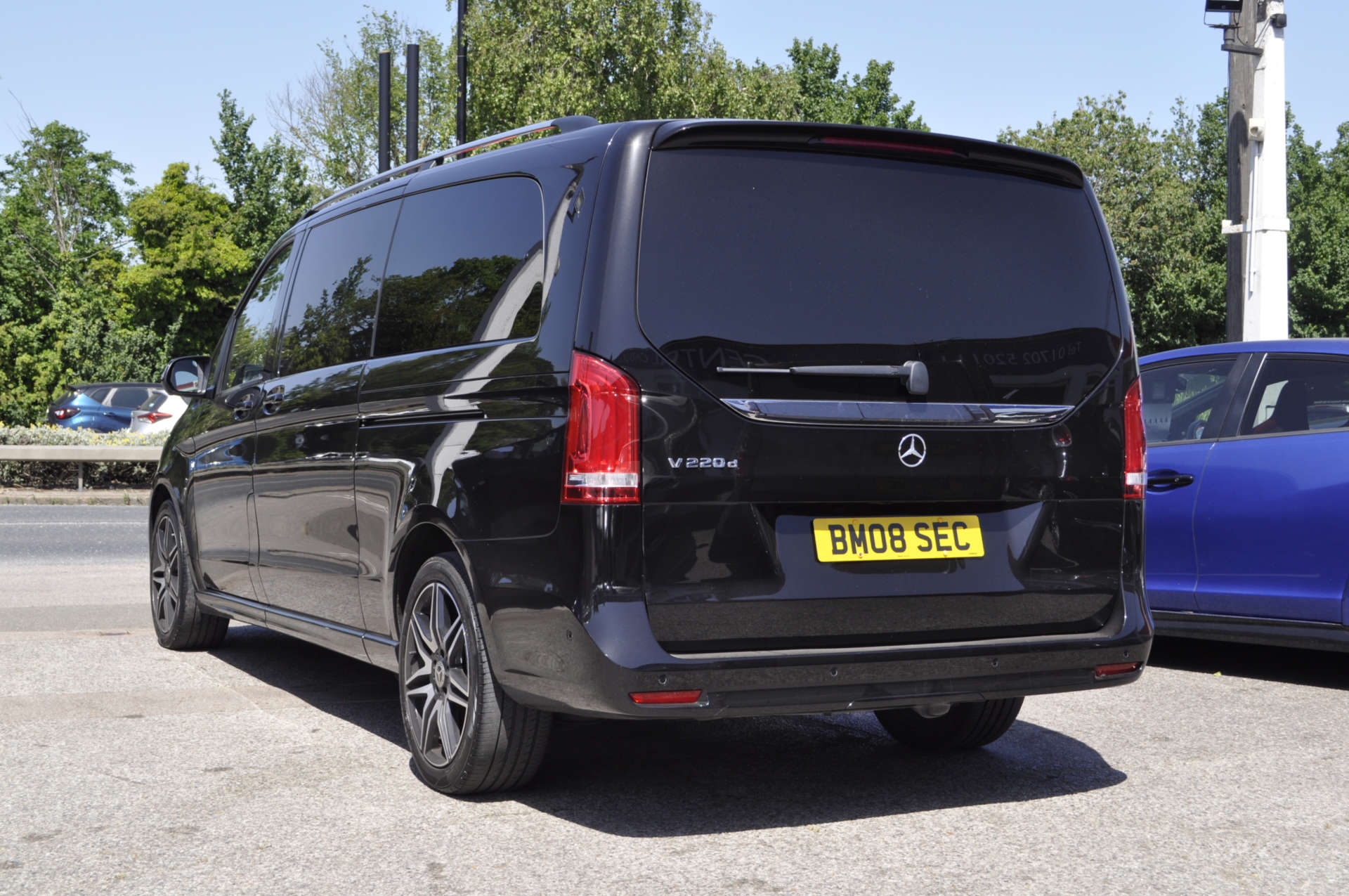 MERCEDES-BENZ V-CLASS 2.0 V 220 D AMG Line Auto 5dr #3