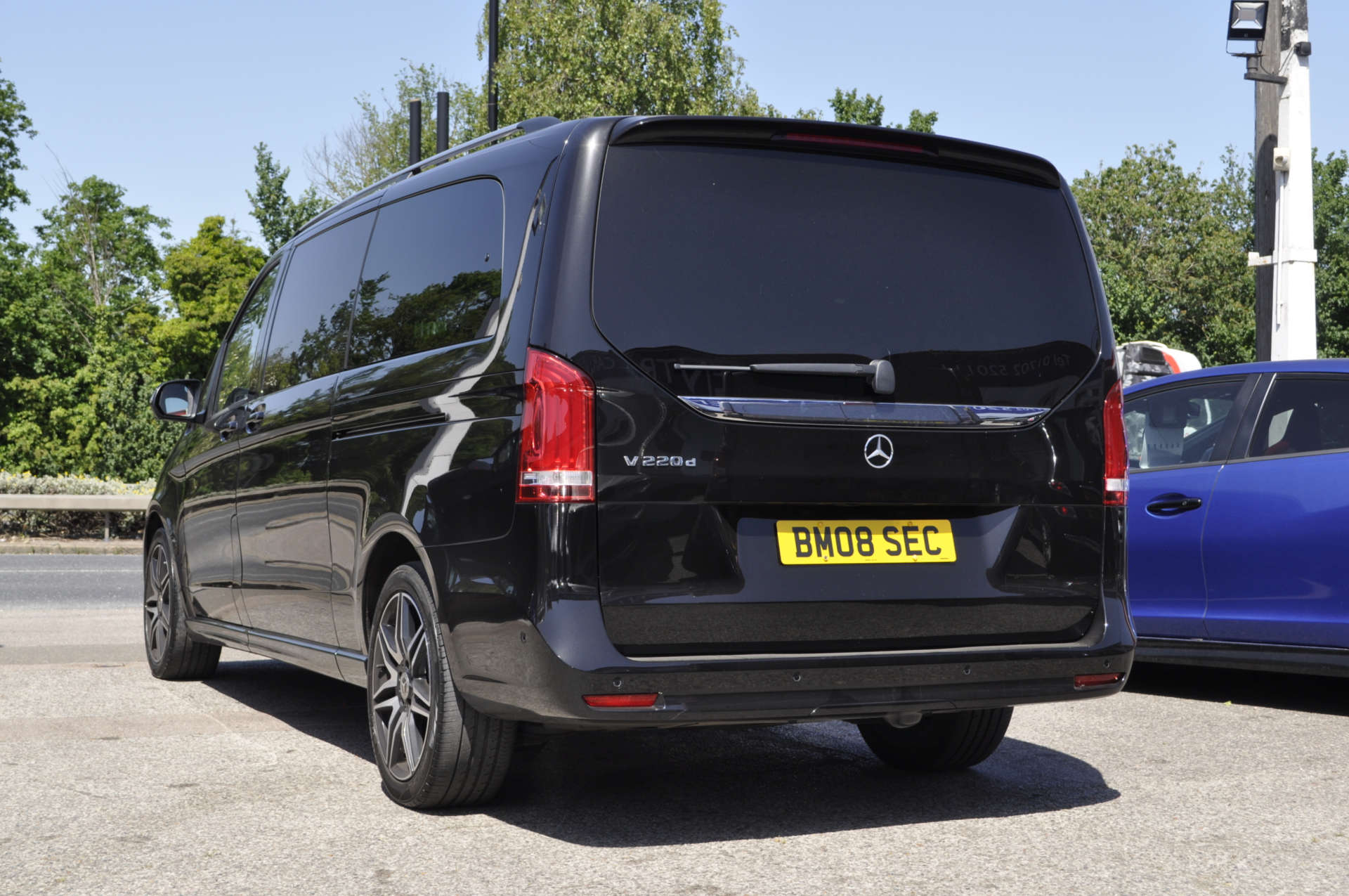 MERCEDES-BENZ V-CLASS 2.0 V 220 D AMG Line Auto 5dr #35