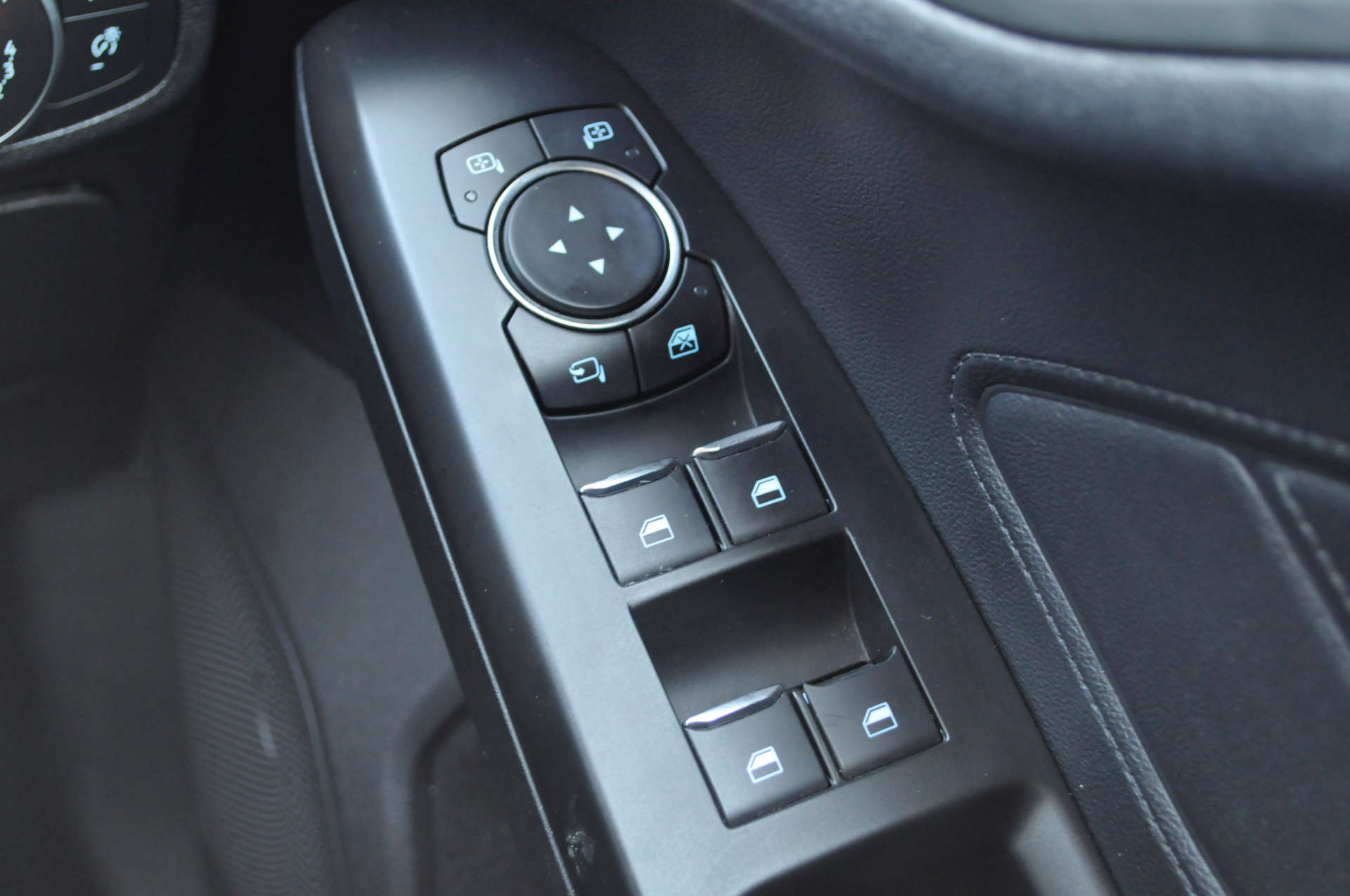 FORD FOCUS 1.0 Focus Titanium 5dr #23