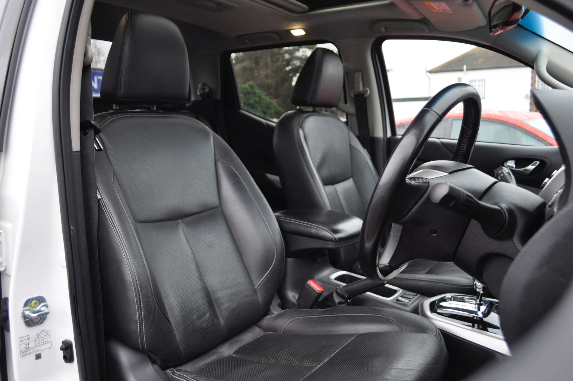 NISSAN NAVARA 2.3 NAVARA TEKNA DCI AUTO 4WD 5dr #9