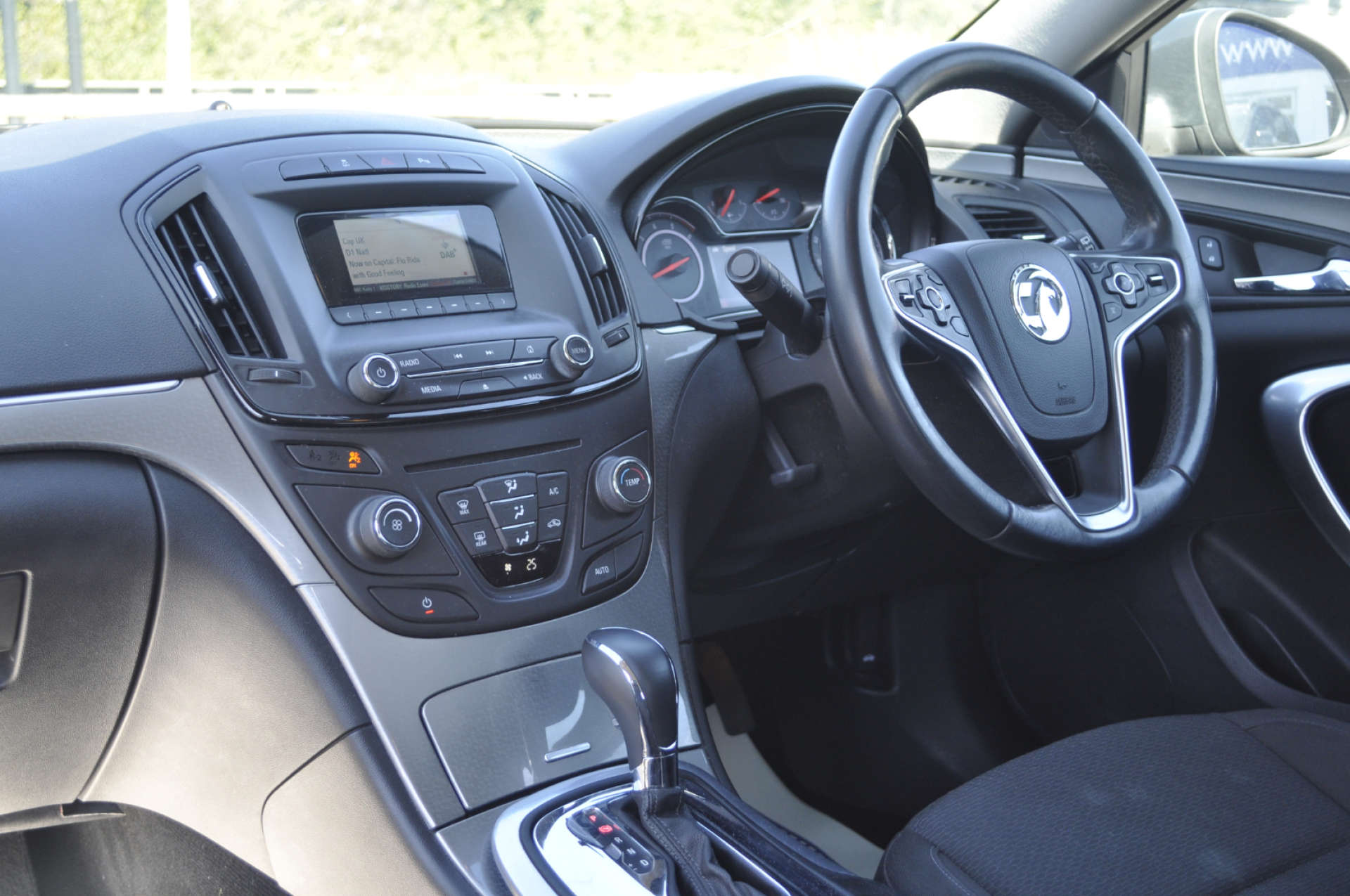 VAUXHALL INSIGNIA 2.0 Insignia Design CDTI Auto 5dr #11