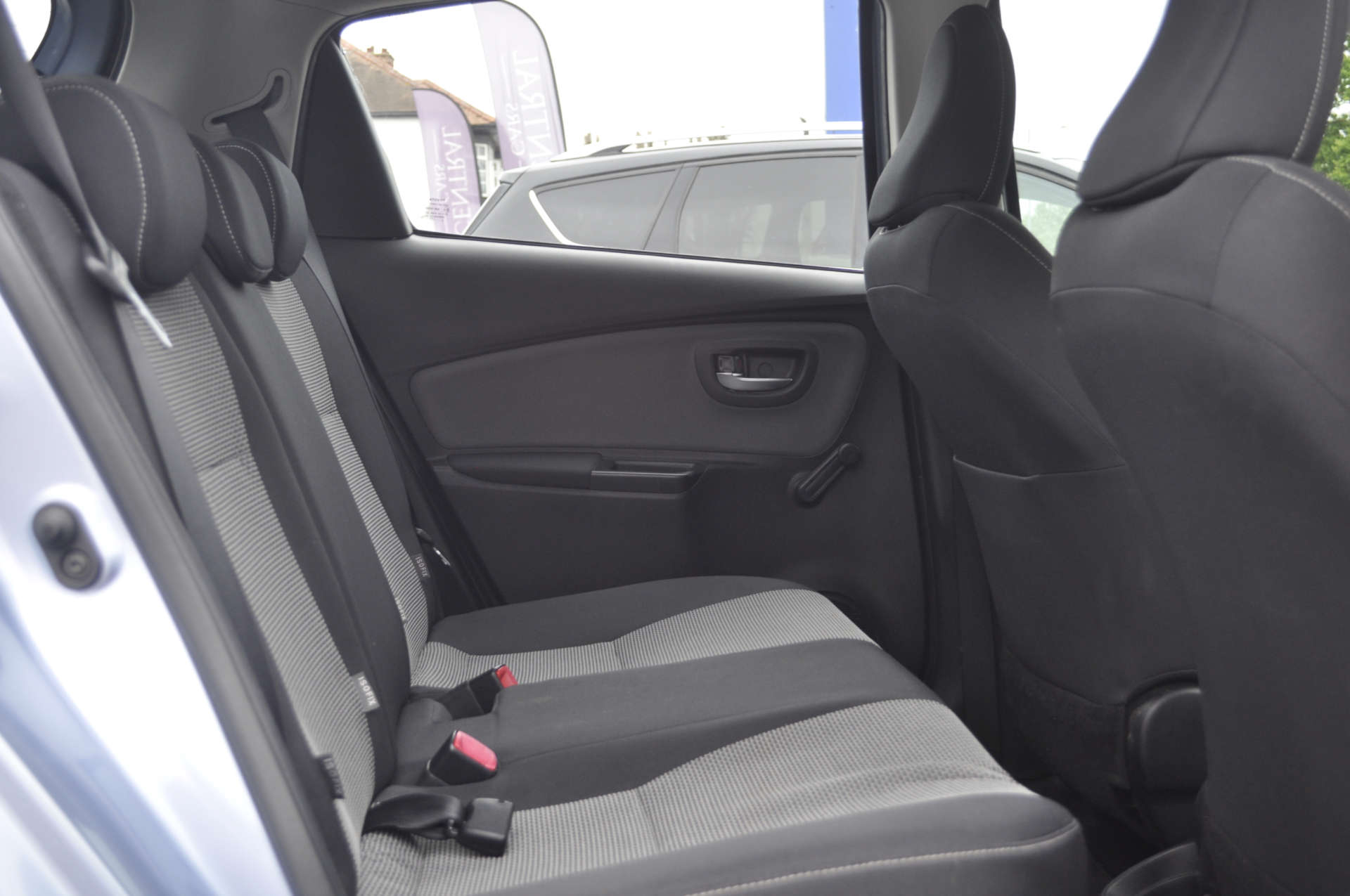 TOYOTA YARIS 1.5 Yaris Hybrid Icon CVT 5dr #8