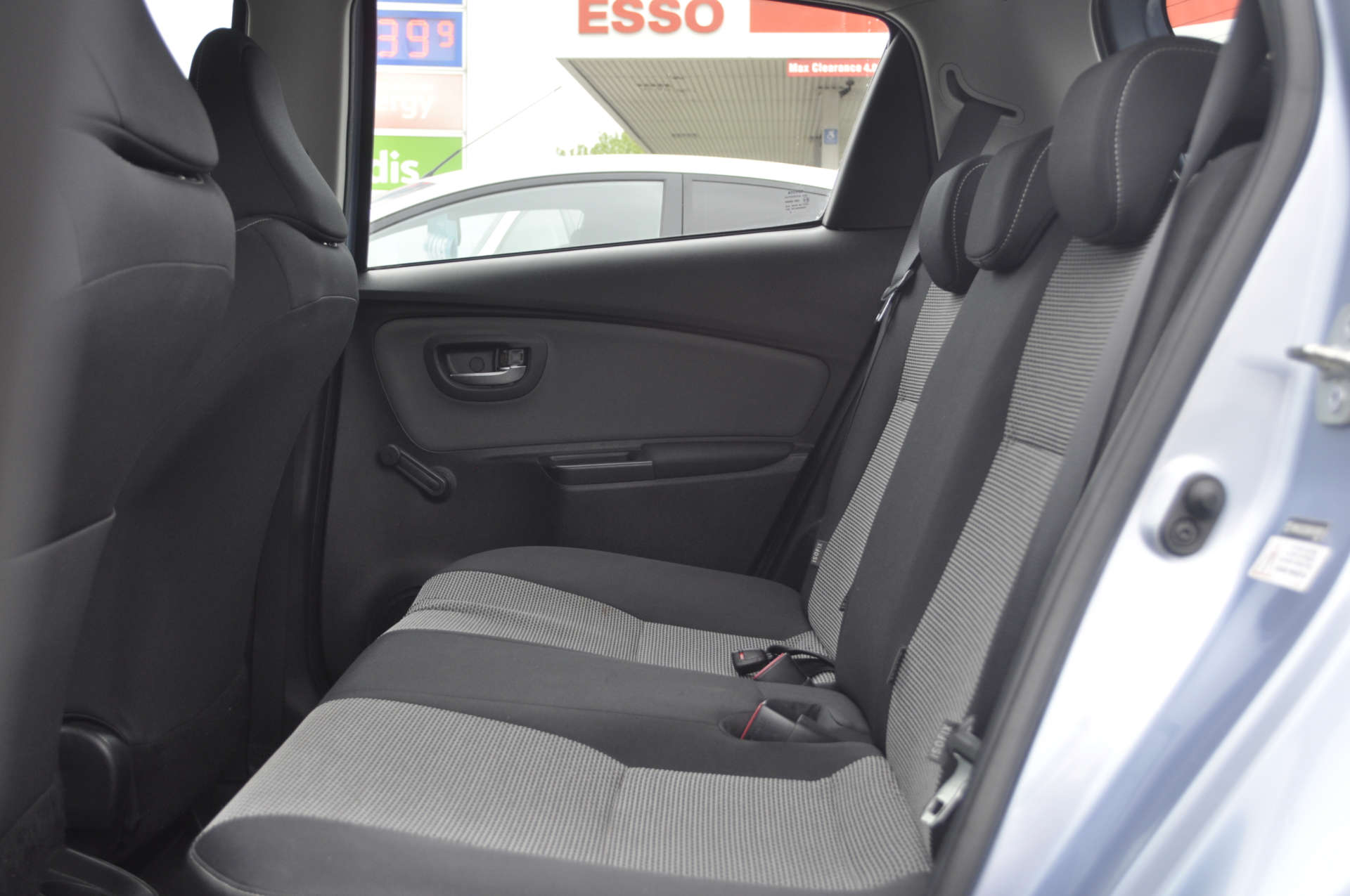 TOYOTA YARIS 1.5 Yaris Hybrid Icon CVT 5dr #9