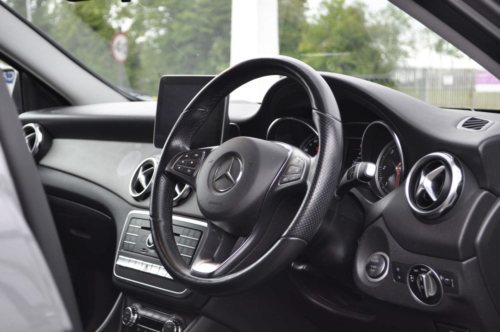 MERCEDES-BENZ GLA 2.1 GLA 220 Sport Executive D 4Matic Auto 4WD 5dr #7